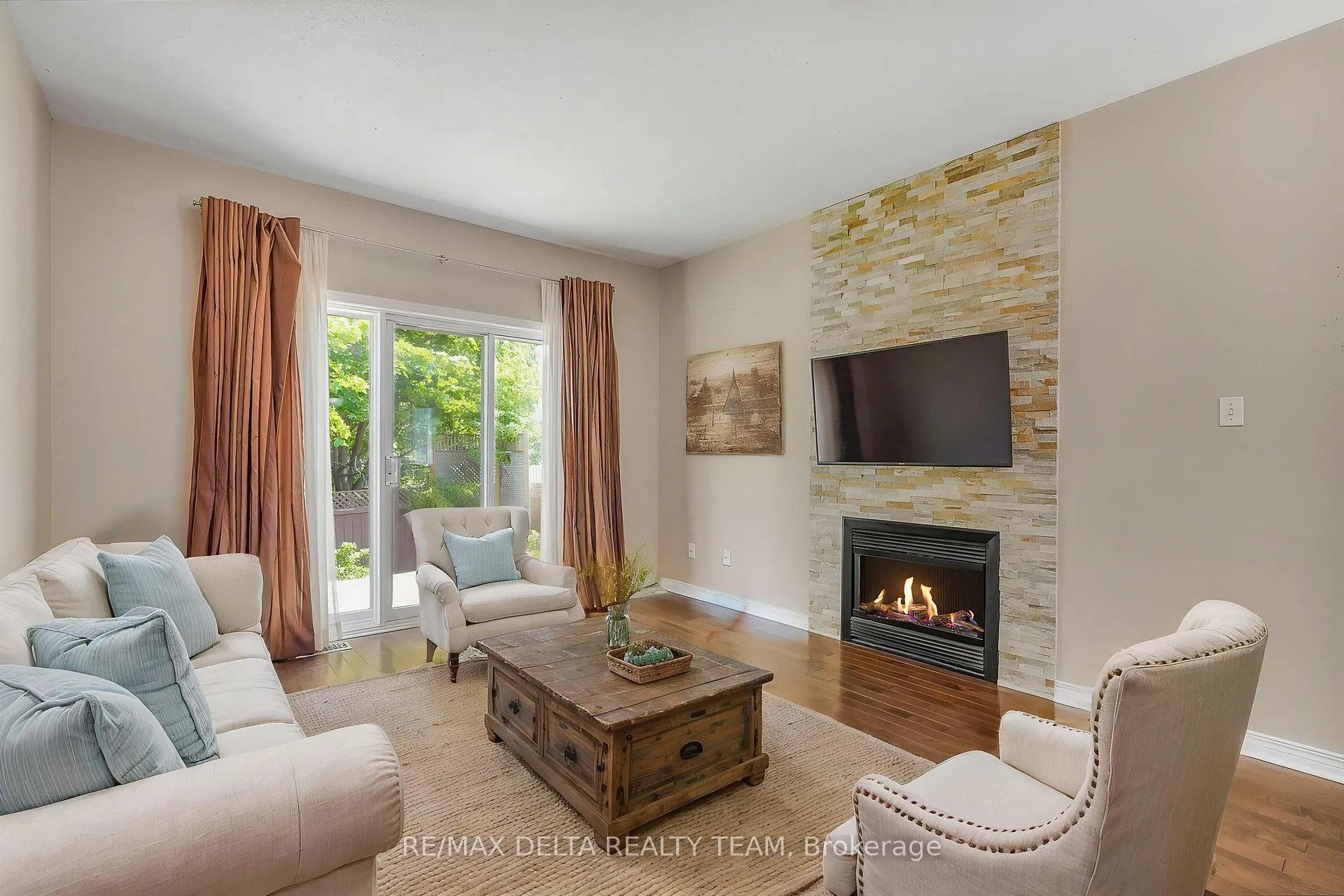 Photo 13 of 979 Como Crescent, Ottawa, Fallingbrook/Pineridge — HOMEH