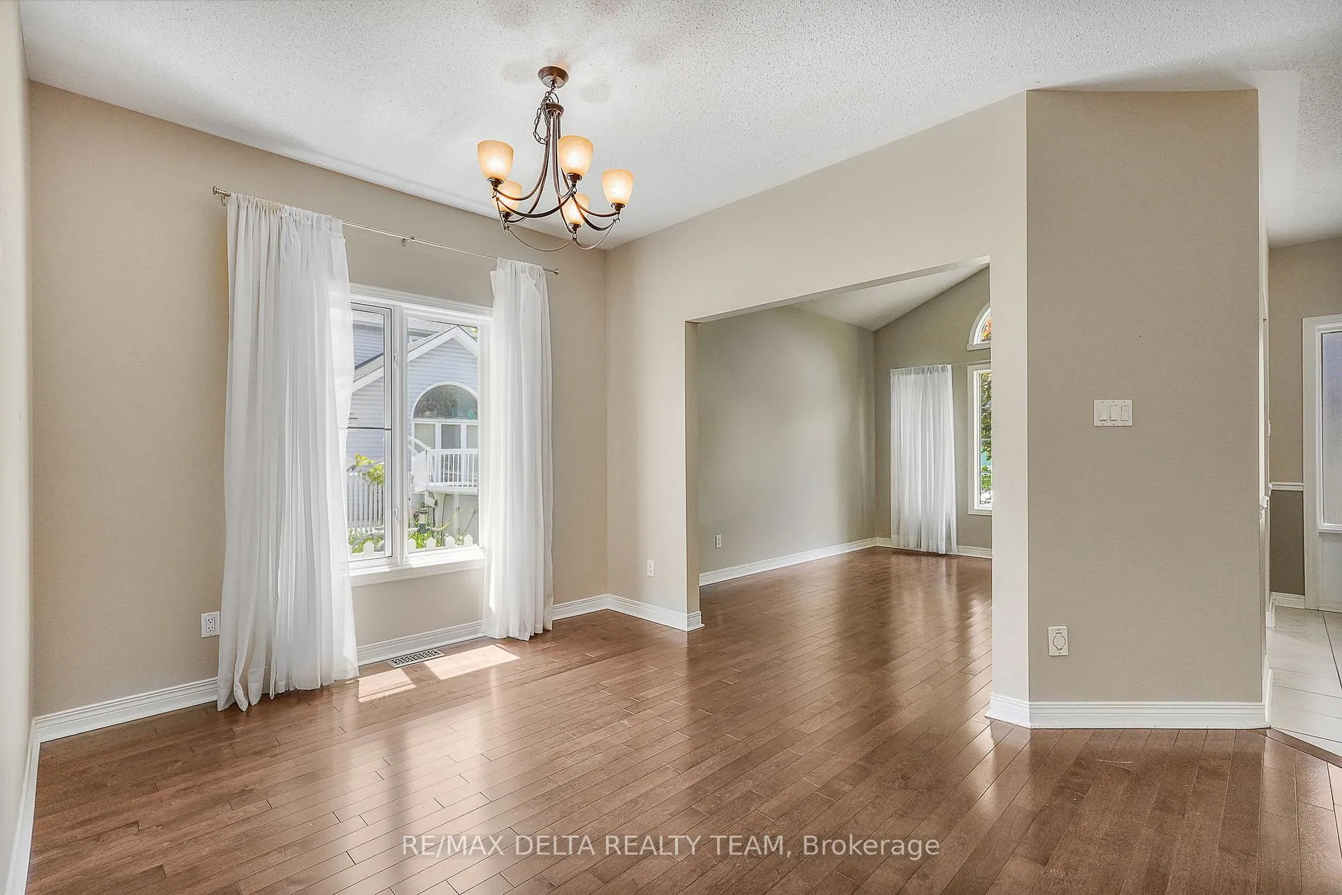 Photo 16 of 979 Como Crescent, Ottawa, Fallingbrook/Pineridge — HOMEH