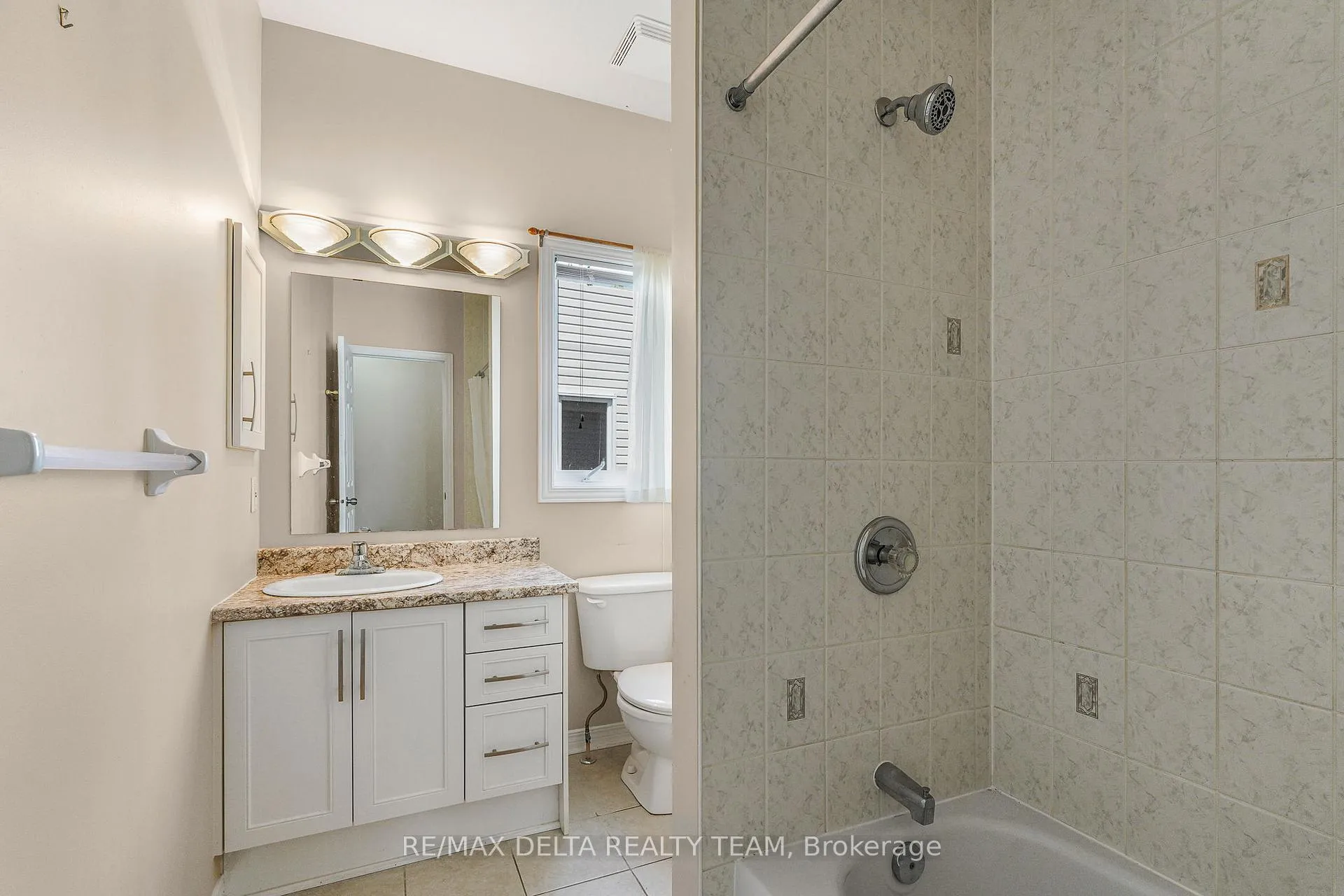 Photo 24 of 979 Como Crescent, Ottawa, Fallingbrook/Pineridge — HOMEH