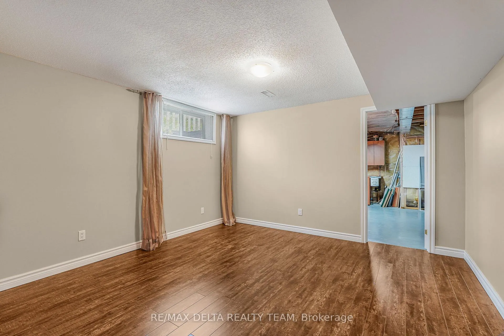 Photo 25 of 979 Como Crescent, Ottawa, Fallingbrook/Pineridge — HOMEH