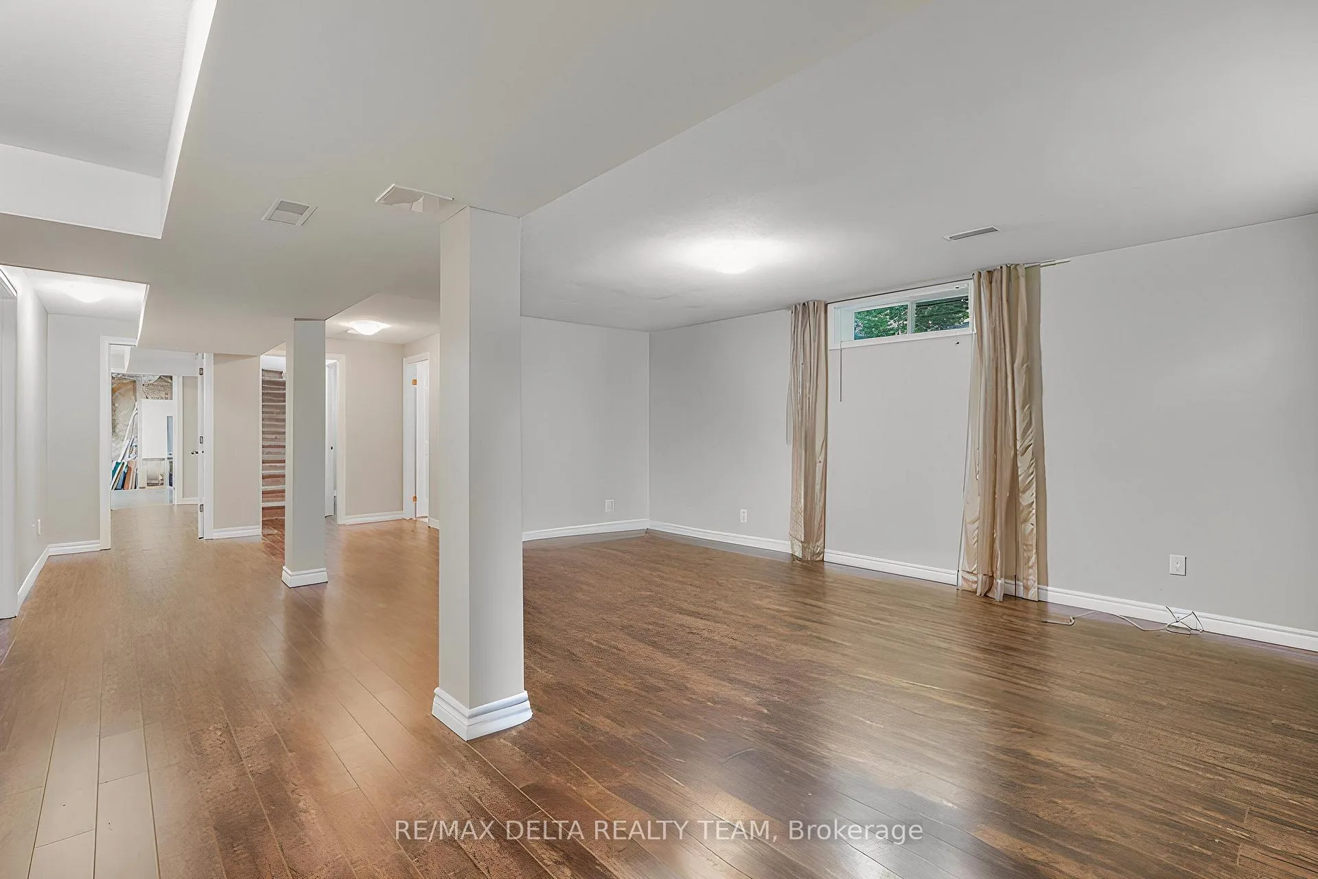 Photo 27 of 979 Como Crescent, Ottawa, Fallingbrook/Pineridge — HOMEH