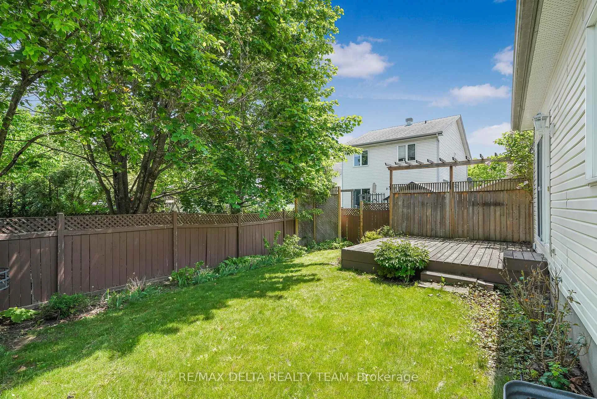 Photo 35 of 979 Como Crescent, Ottawa, Fallingbrook/Pineridge — HOMEH