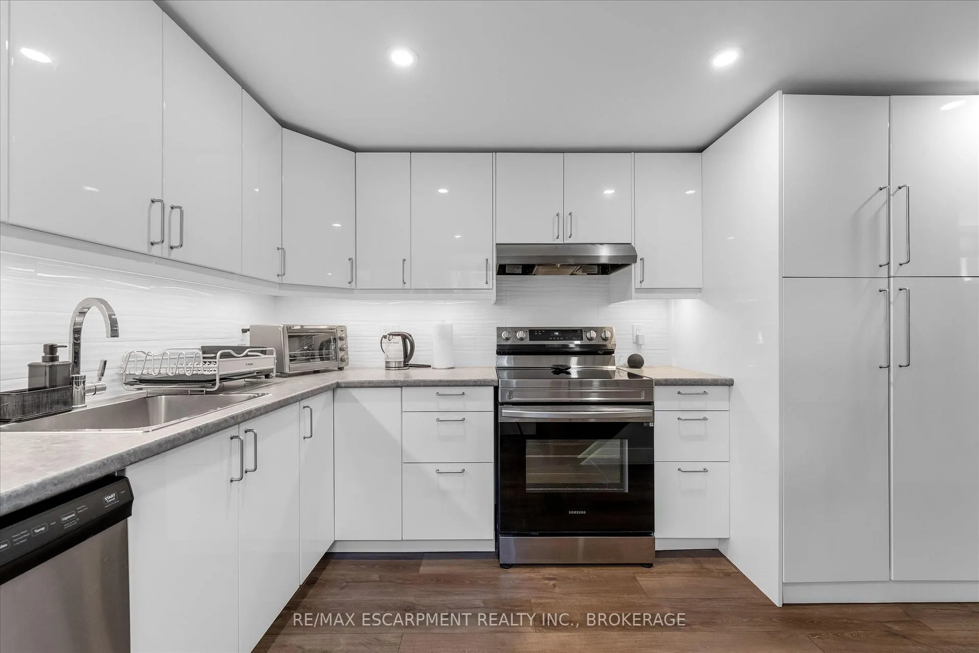 Photo 21 of 19 Lyons Avenue, Welland, Lincoln/Crowland — HOMEH