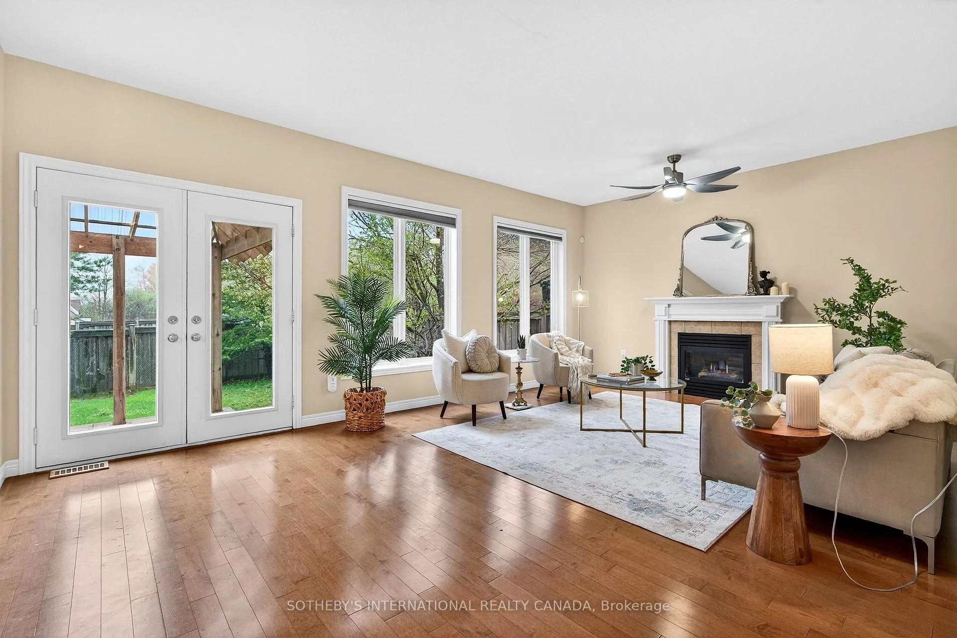 Photo 5 of 40 Maplevale Drive, Hamilton, Ancaster — HOMEH