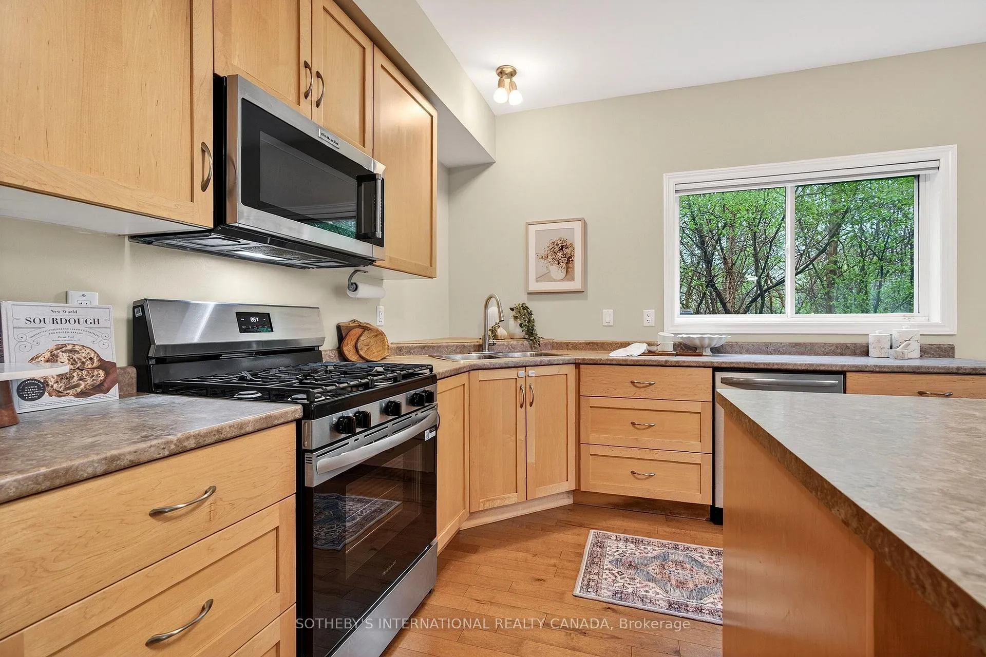 Photo 14 of 40 Maplevale Drive, Hamilton, Ancaster — HOMEH