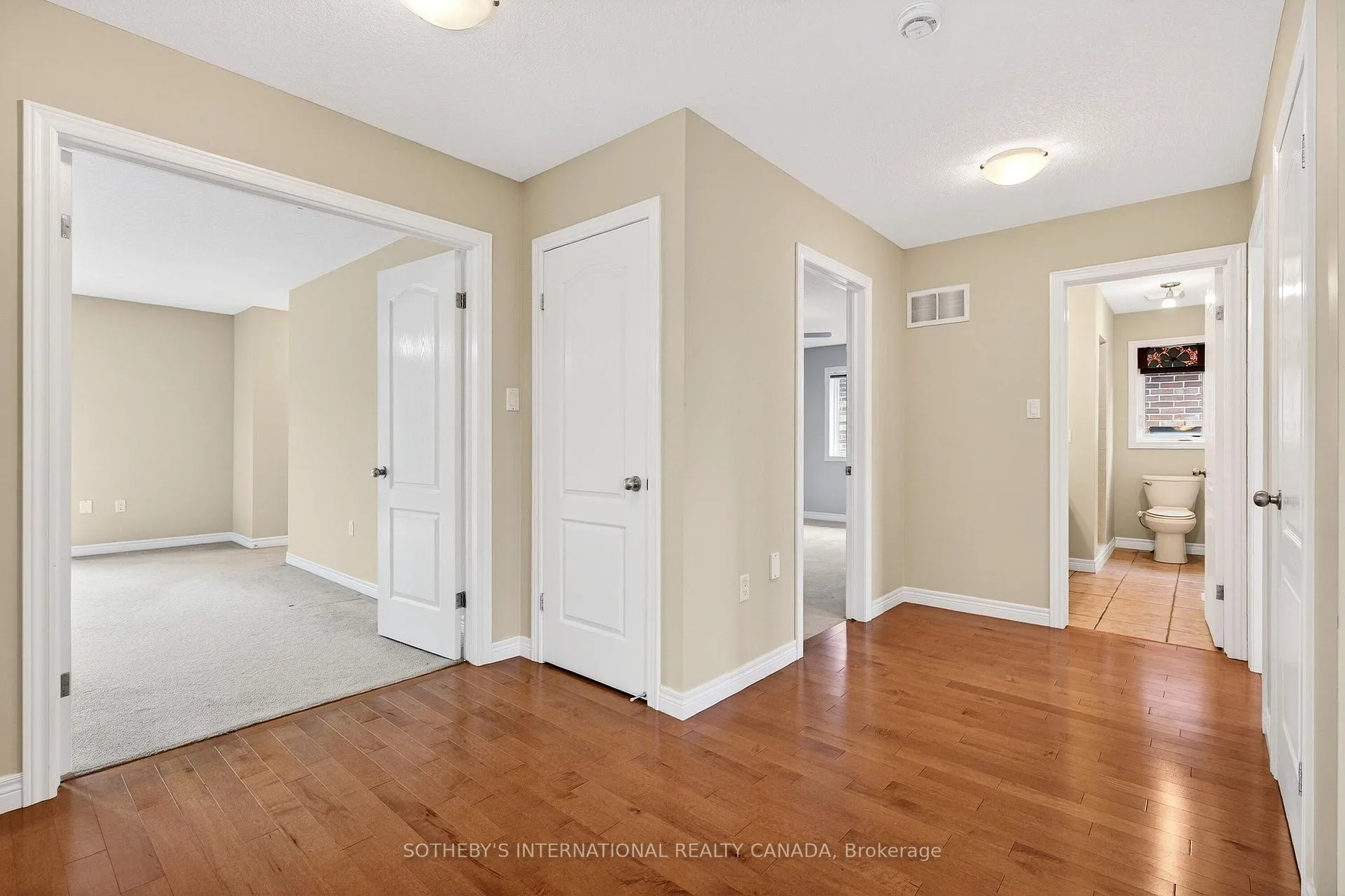 Photo 19 of 40 Maplevale Drive, Hamilton, Ancaster — HOMEH