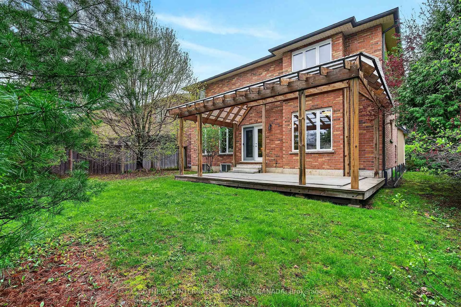 Photo 28 of 40 Maplevale Drive, Hamilton, Ancaster — HOMEH