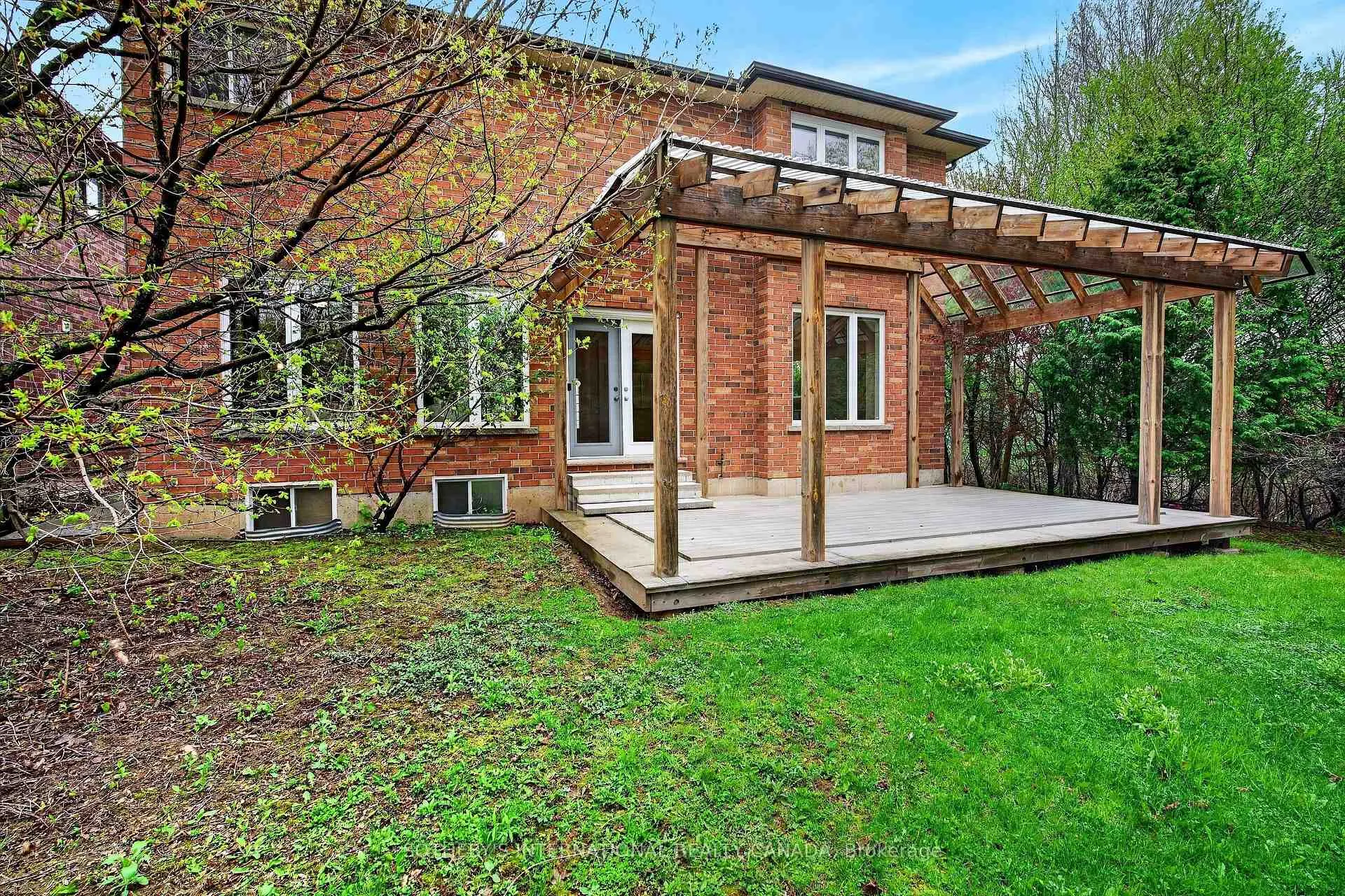 Photo 29 of 40 Maplevale Drive, Hamilton, Ancaster — HOMEH