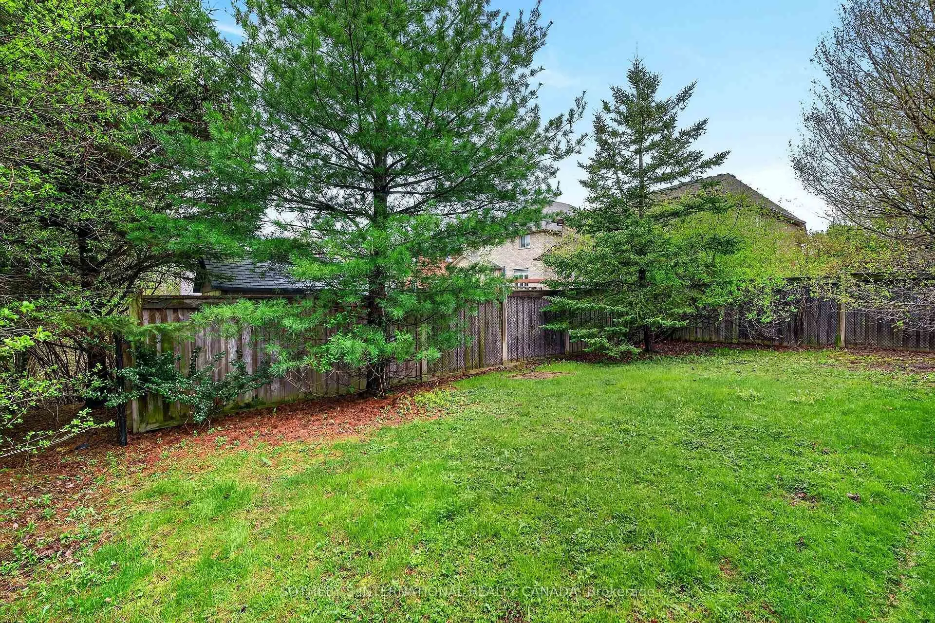 Photo 32 of 40 Maplevale Drive, Hamilton, Ancaster — HOMEH