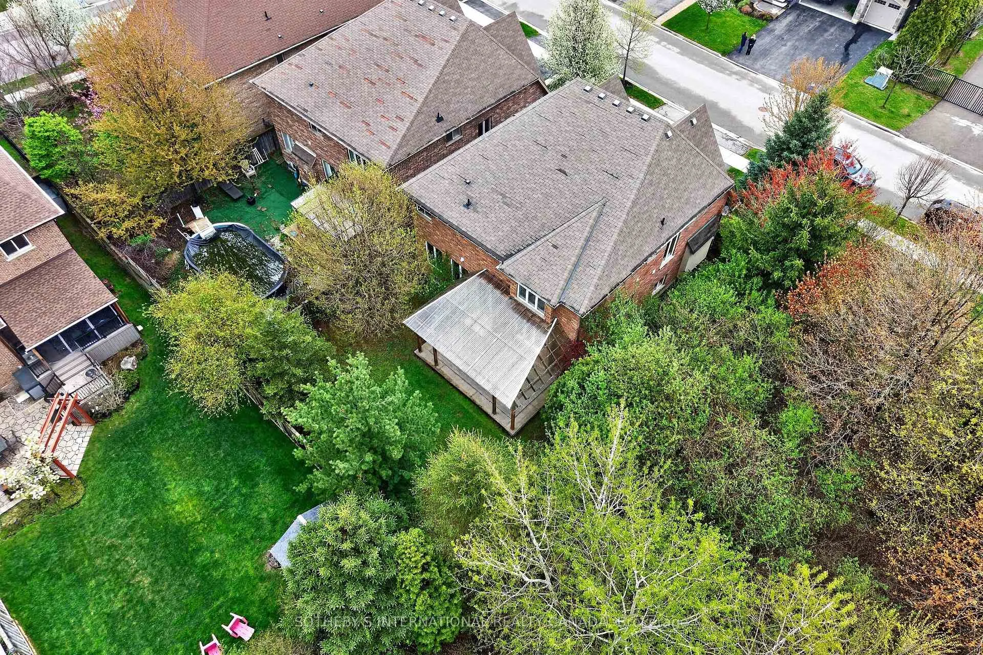 Photo 35 of 40 Maplevale Drive, Hamilton, Ancaster — HOMEH