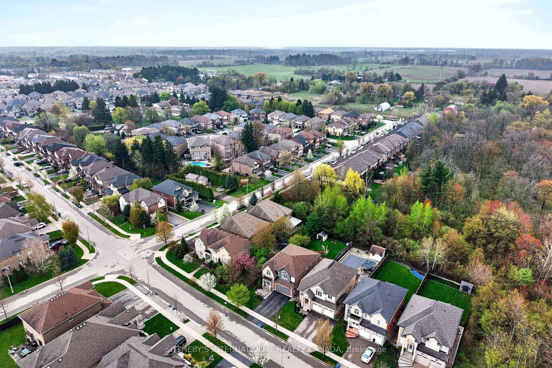 Photo 36 of 40 Maplevale Drive, Hamilton, Ancaster — HOMEH