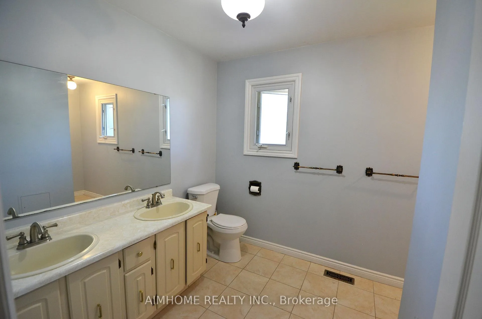 Photo 15 of 80 Golf Links Drive, Aurora, Aurora Highlands — HOMEH