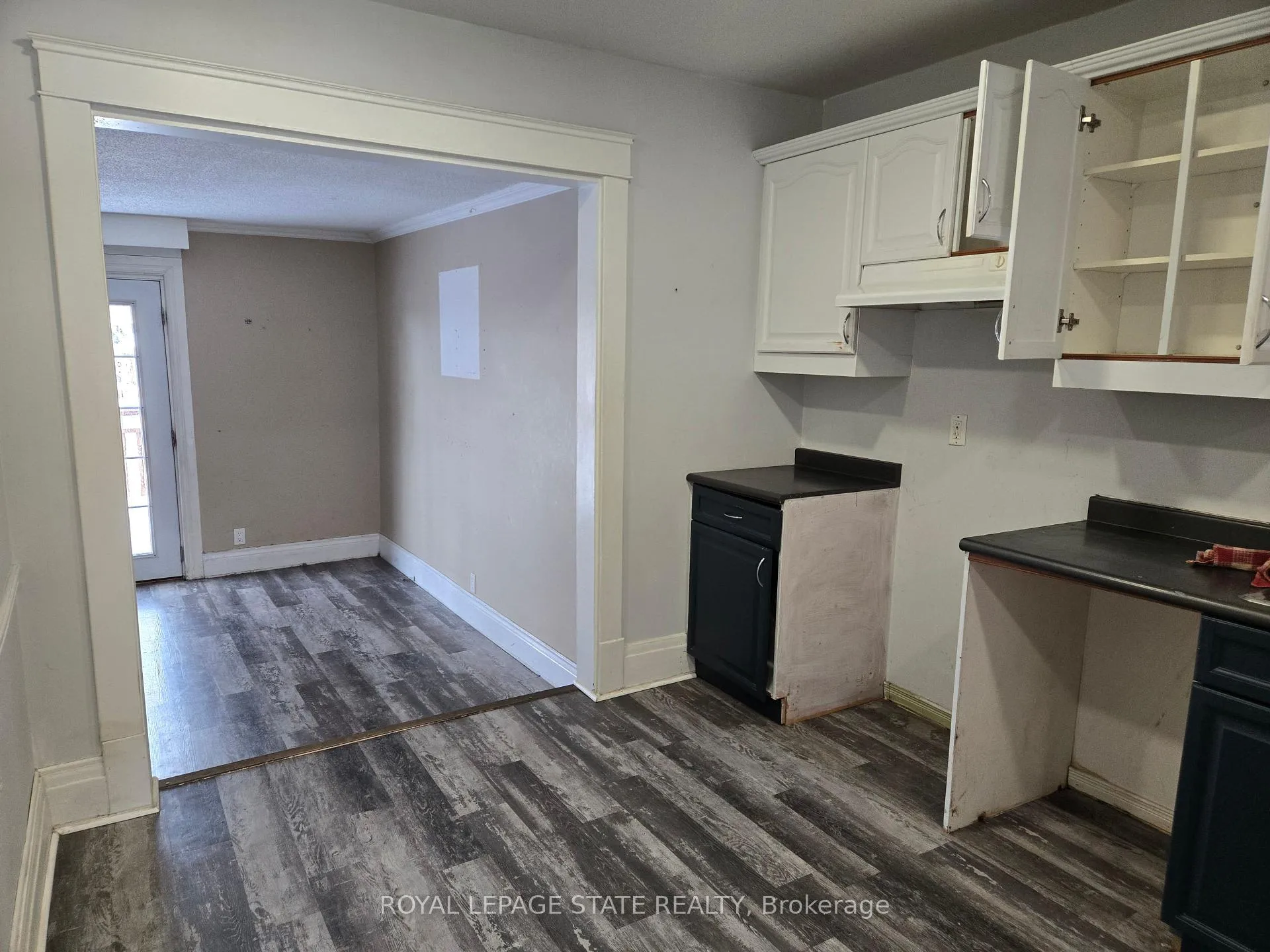 Photo 3 of 45 Chaplin Avenue, St. Catharines, Downtown — HOMEH