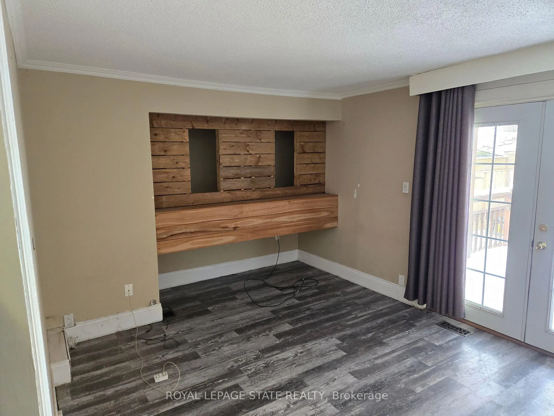 Photo 4 of 45 Chaplin Avenue, St. Catharines, Downtown — HOMEH
