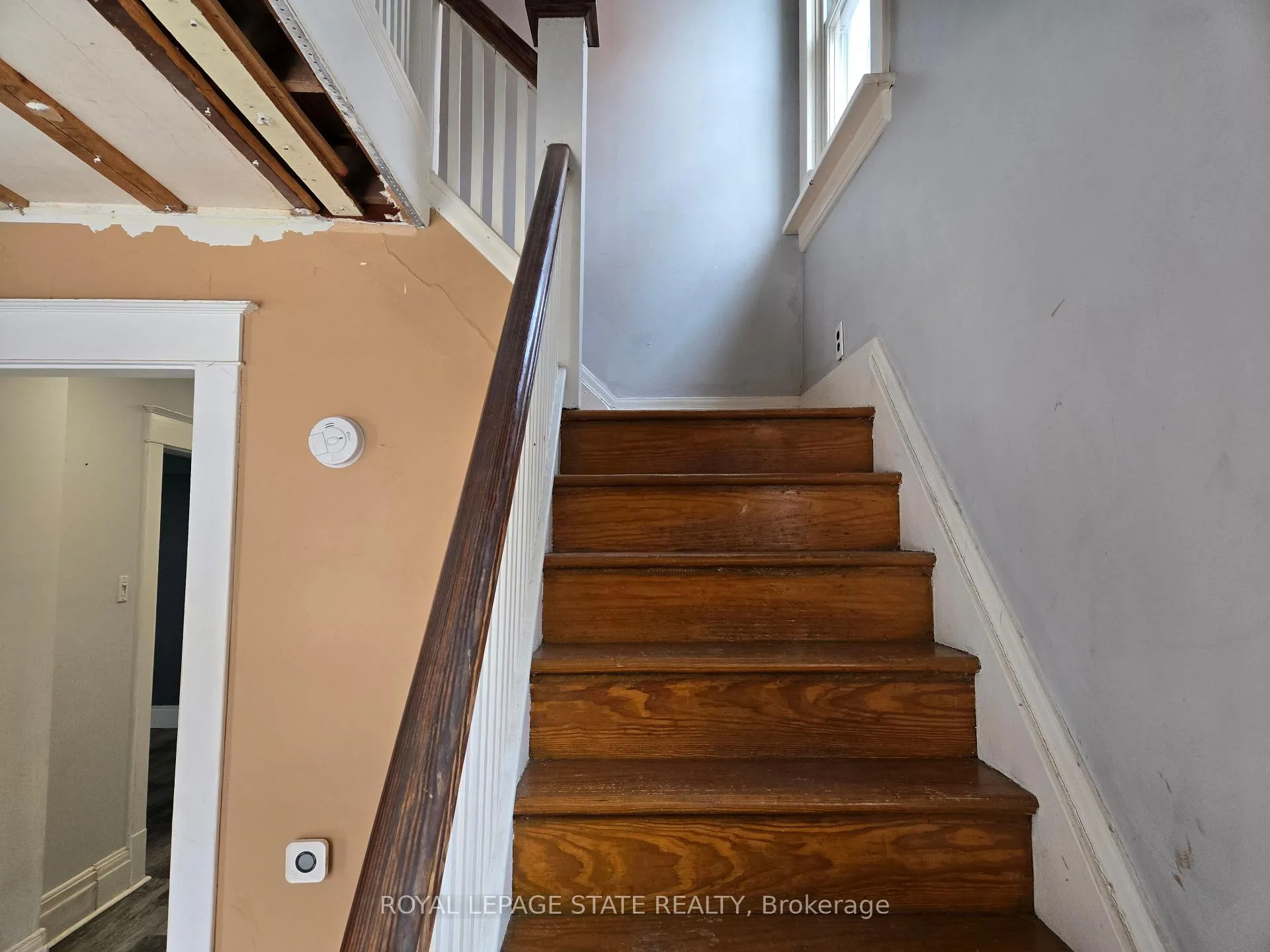Photo 7 of 45 Chaplin Avenue, St. Catharines, Downtown — HOMEH