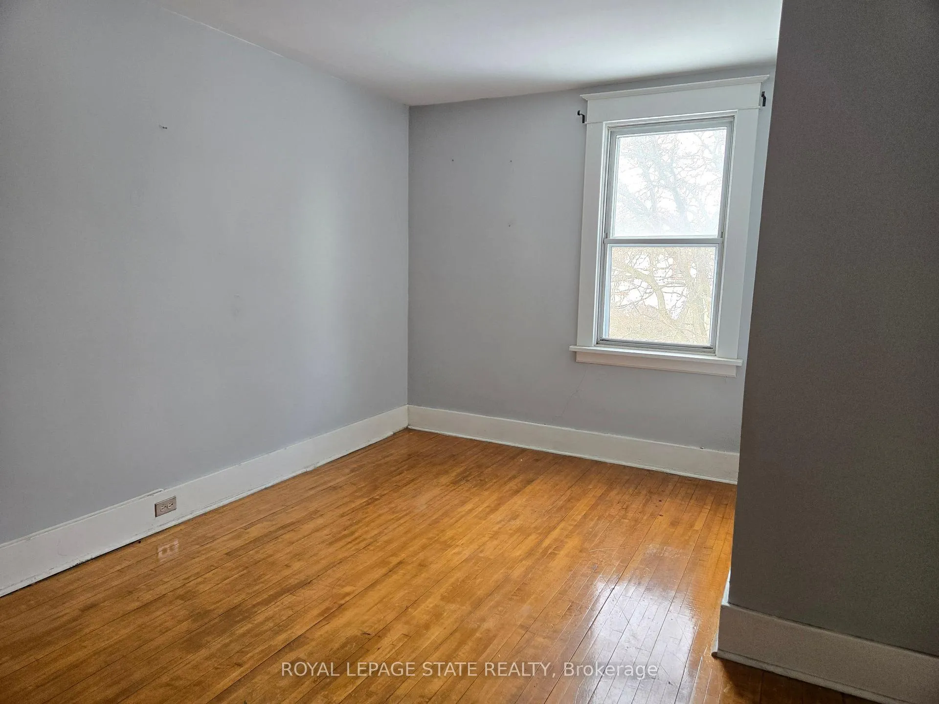Photo 9 of 45 Chaplin Avenue, St. Catharines, Downtown — HOMEH
