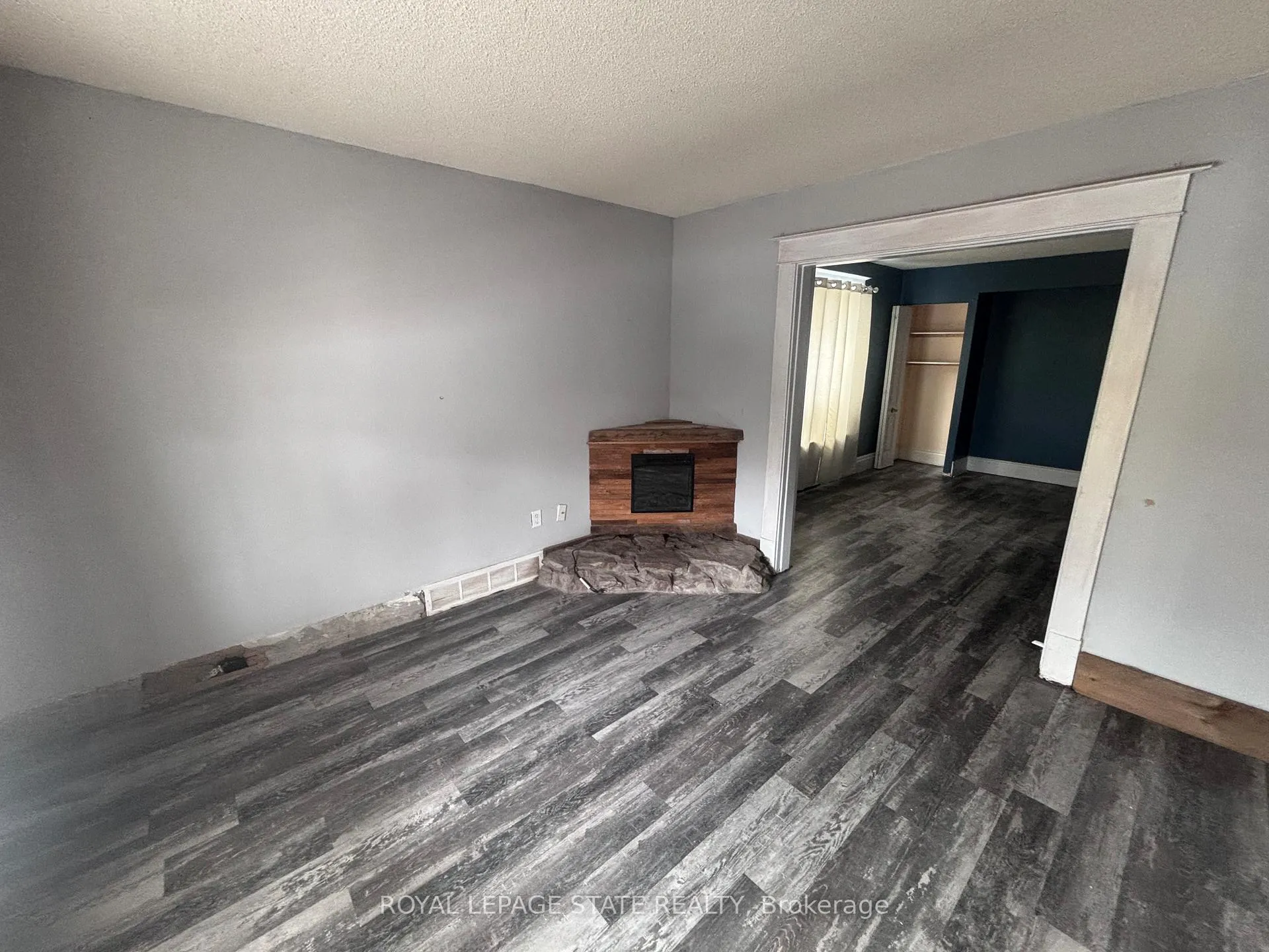 Photo 10 of 45 Chaplin Avenue, St. Catharines, Downtown — HOMEH