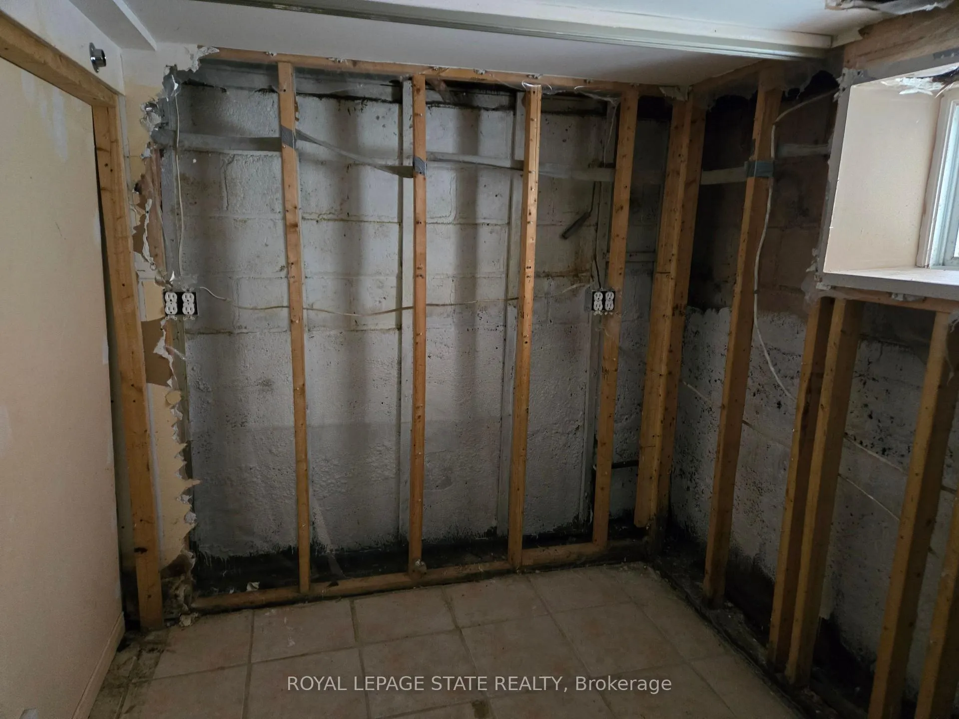 Photo 18 of 45 Chaplin Avenue, St. Catharines, Downtown — HOMEH