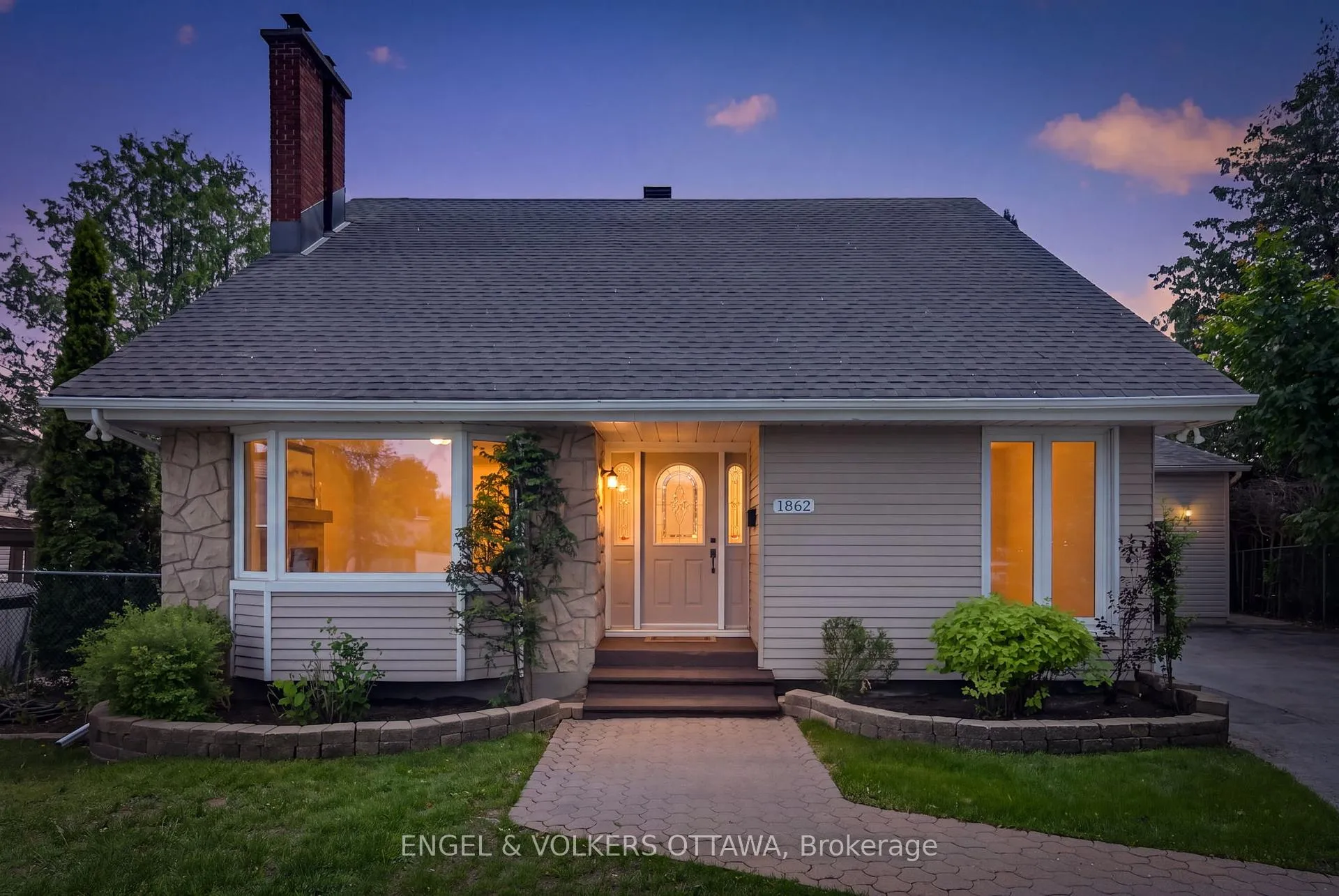 Front of 1862 Sharel Drive