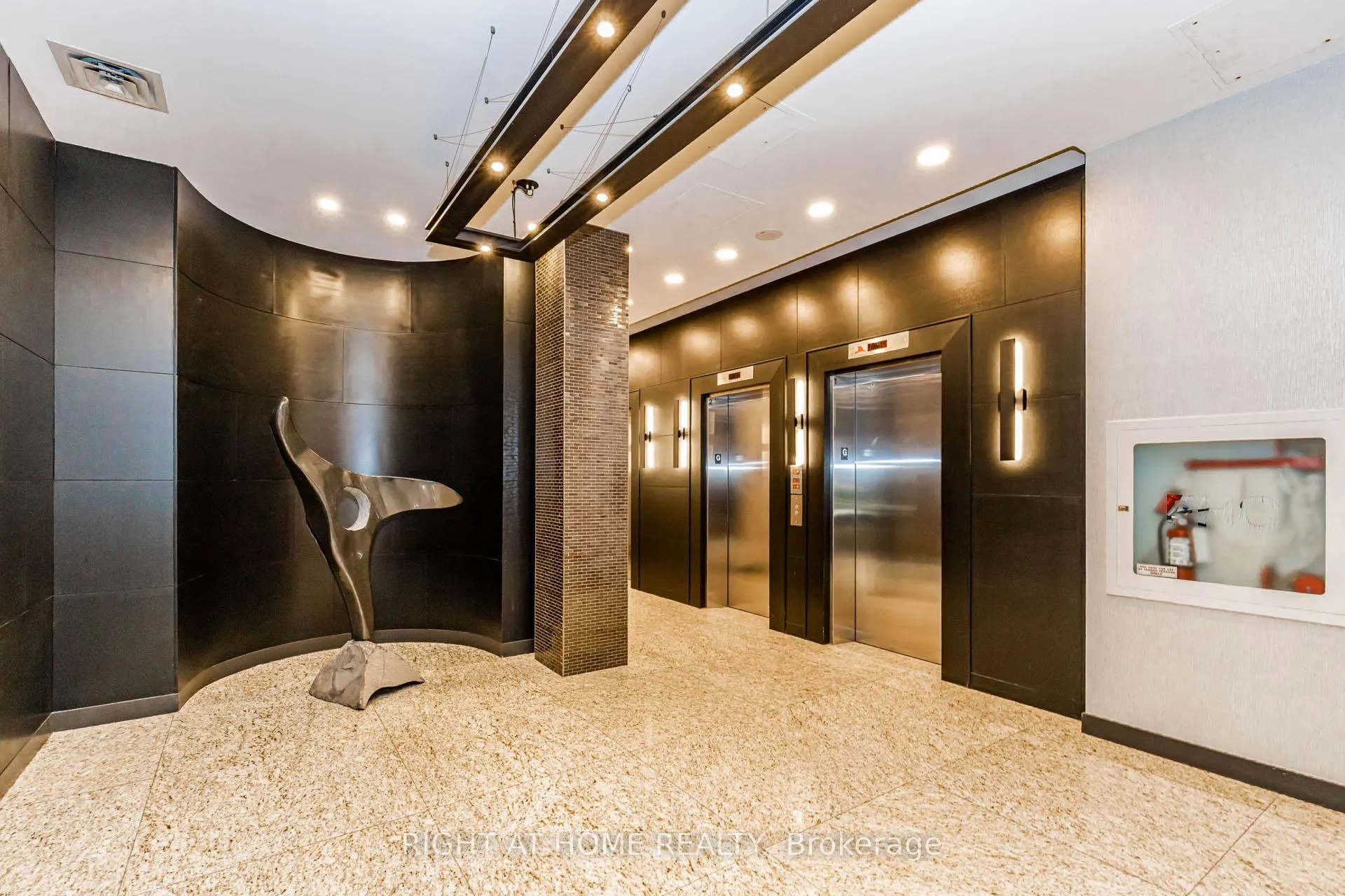 Photo 4 of Unit 1605, 88 Broadway Avenue E, Toronto, Mount Pleasant West — HOMEH