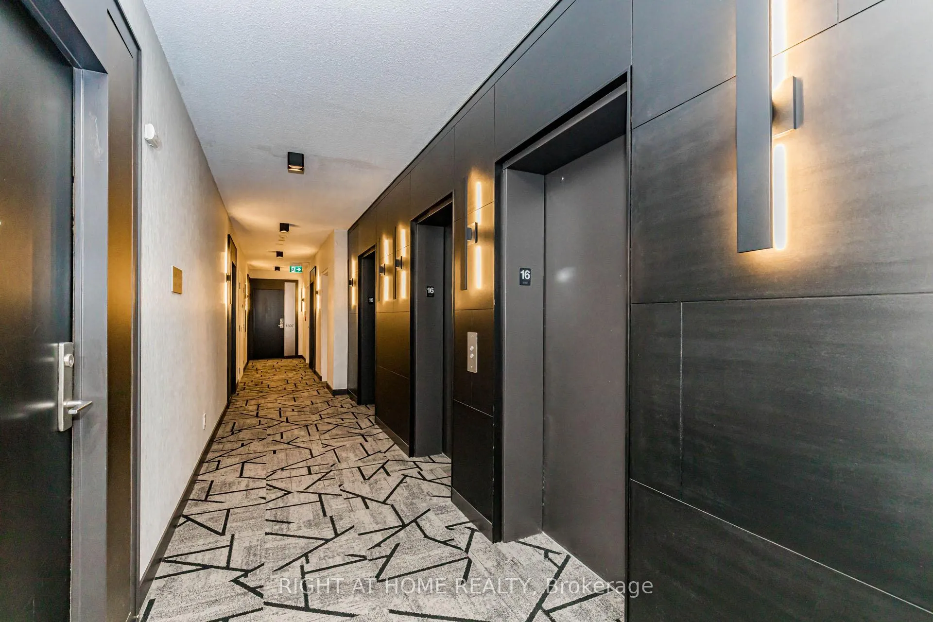 Photo 5 of Unit 1605, 88 Broadway Avenue E, Toronto, Mount Pleasant West — HOMEH