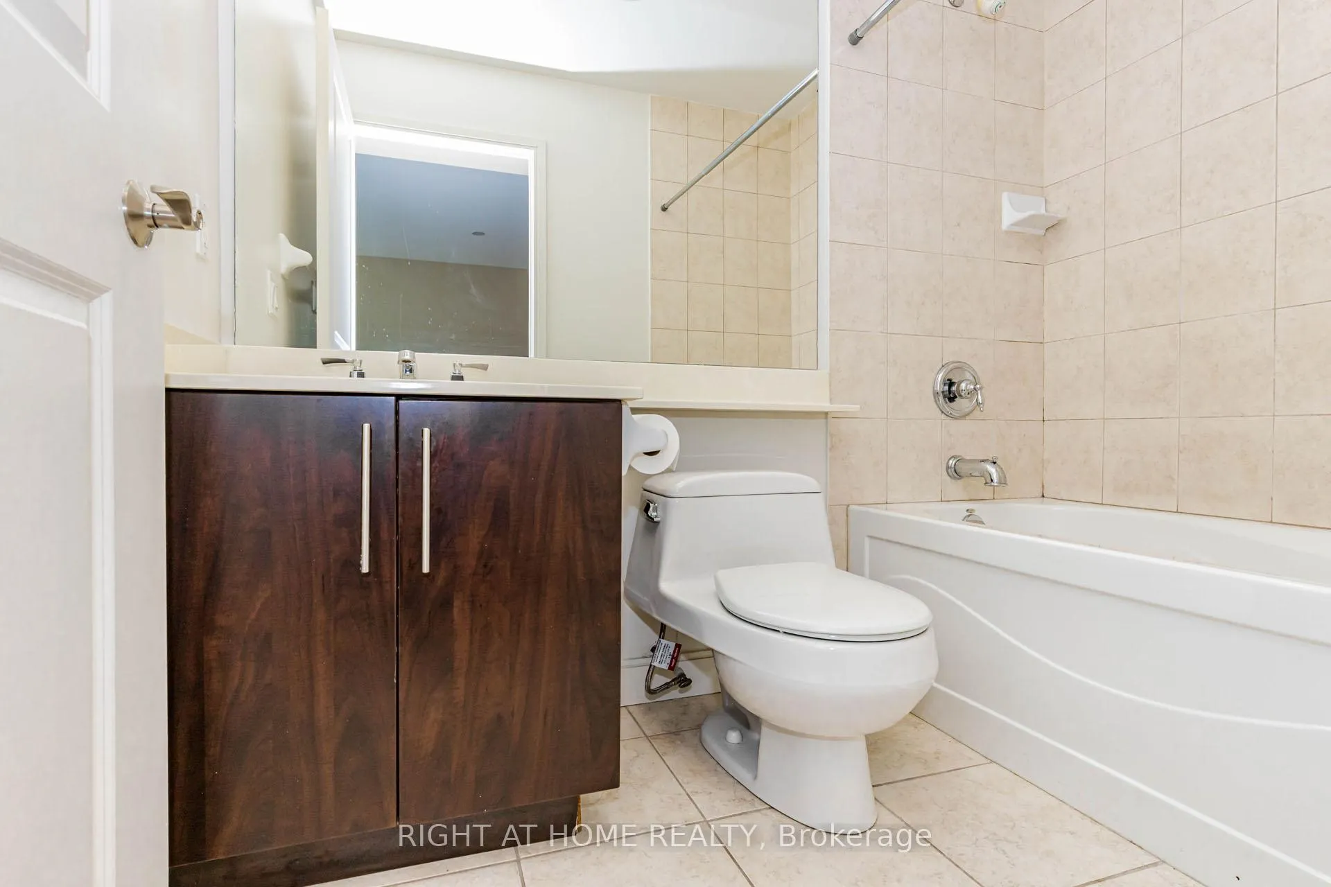 Photo 8 of Unit 1605, 88 Broadway Avenue E, Toronto, Mount Pleasant West — HOMEH