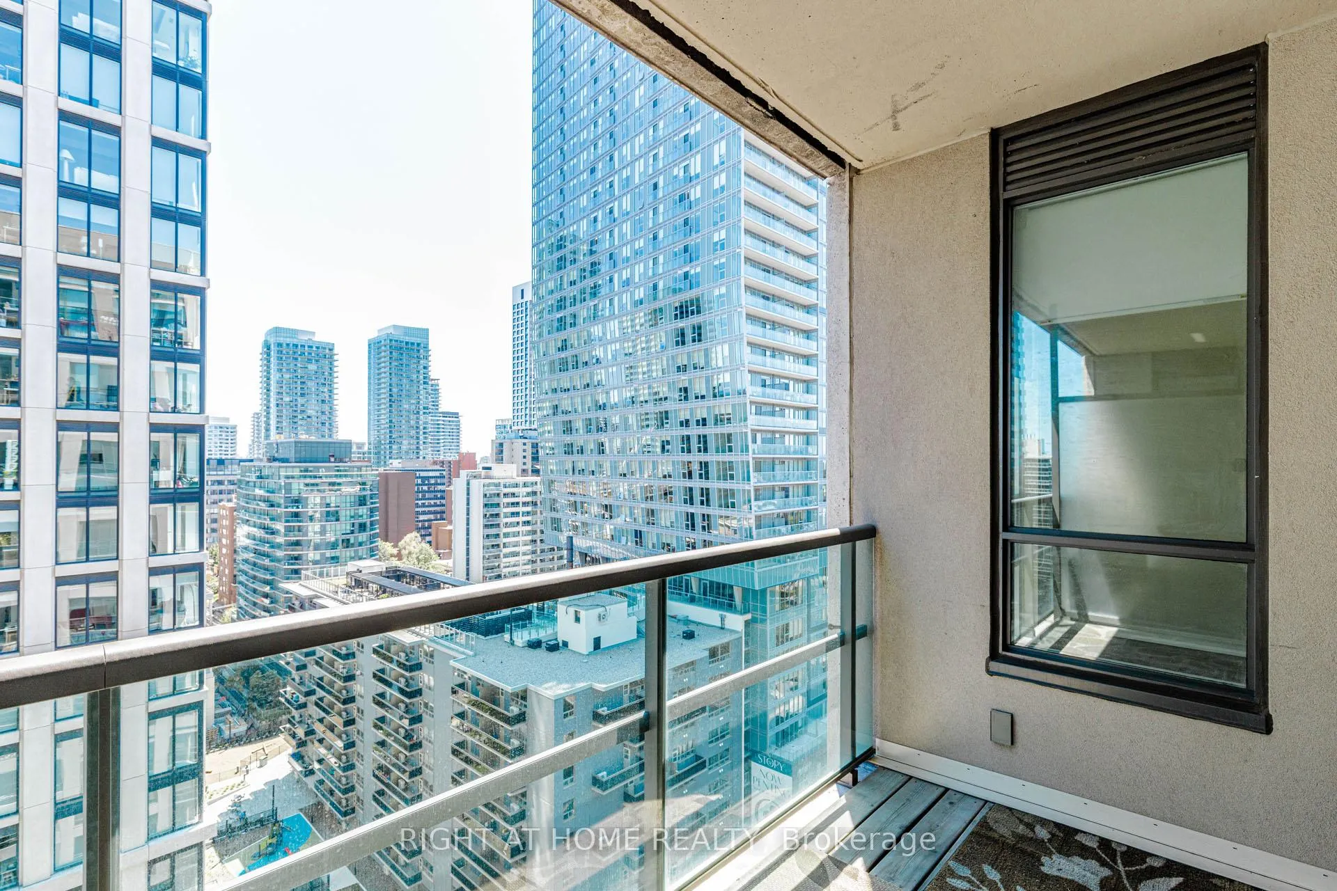 Photo 9 of Unit 1605, 88 Broadway Avenue E, Toronto, Mount Pleasant West — HOMEH
