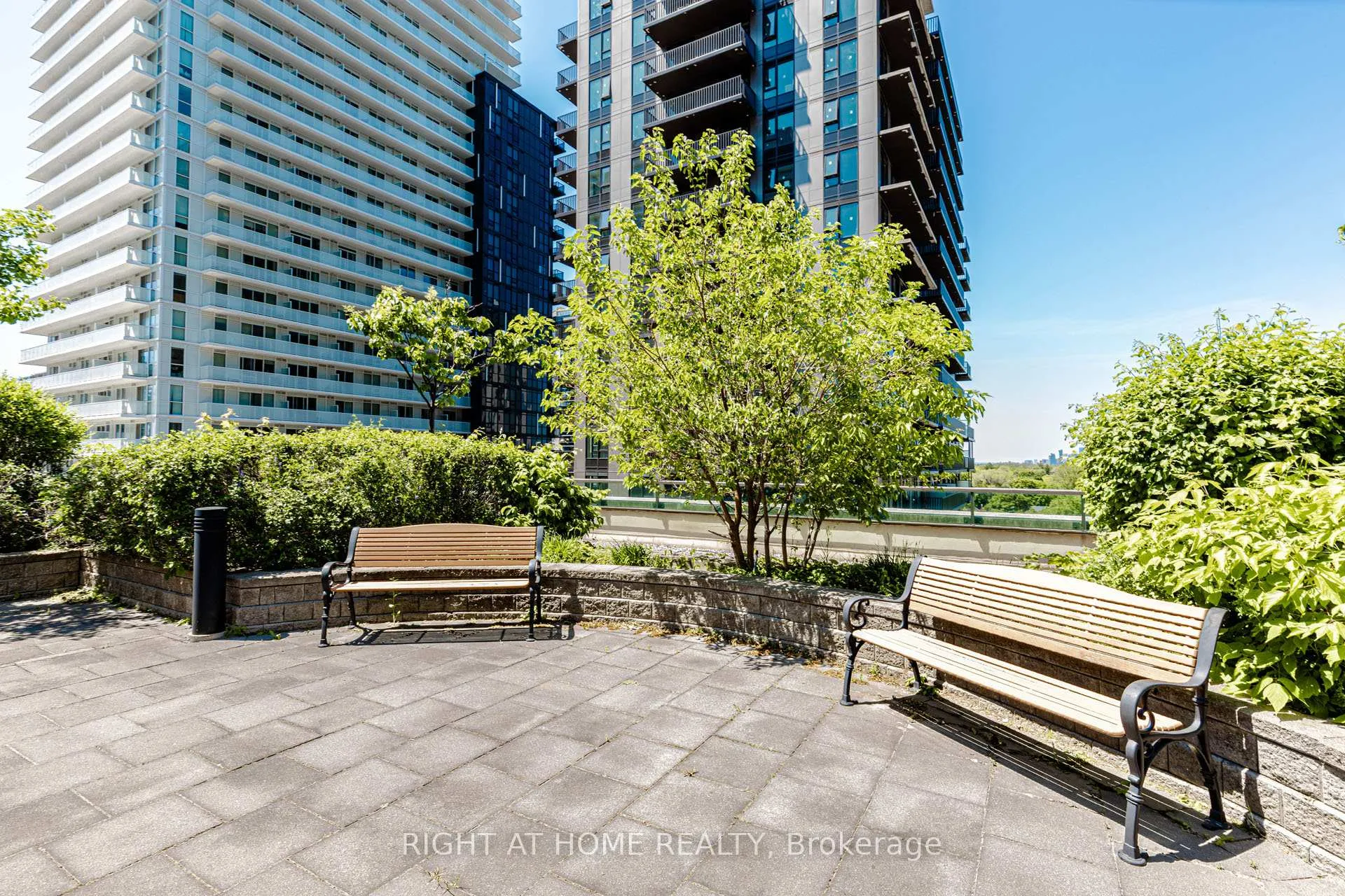 Photo 11 of Unit 1605, 88 Broadway Avenue E, Toronto, Mount Pleasant West — HOMEH