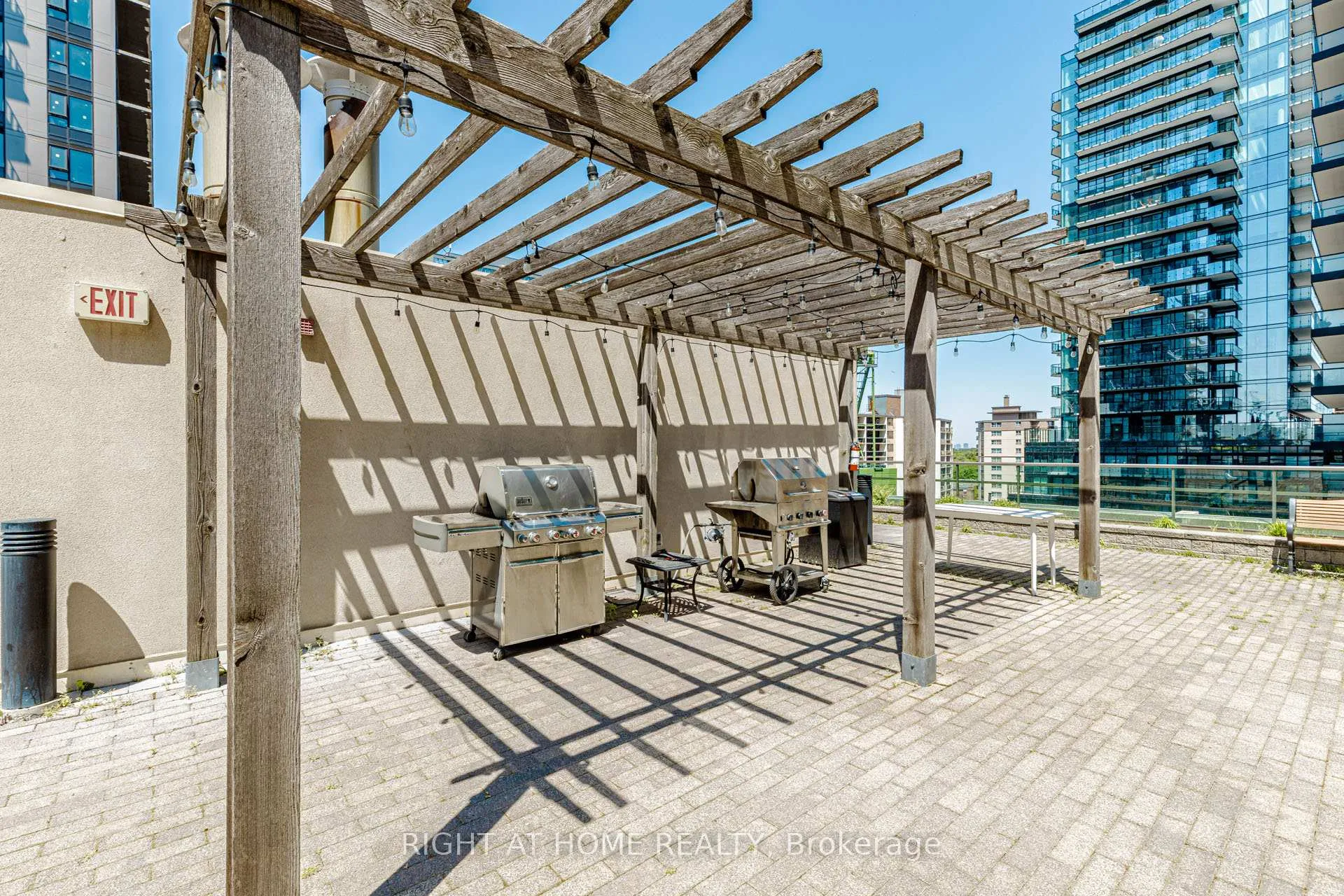 Photo 12 of Unit 1605, 88 Broadway Avenue E, Toronto, Mount Pleasant West — HOMEH