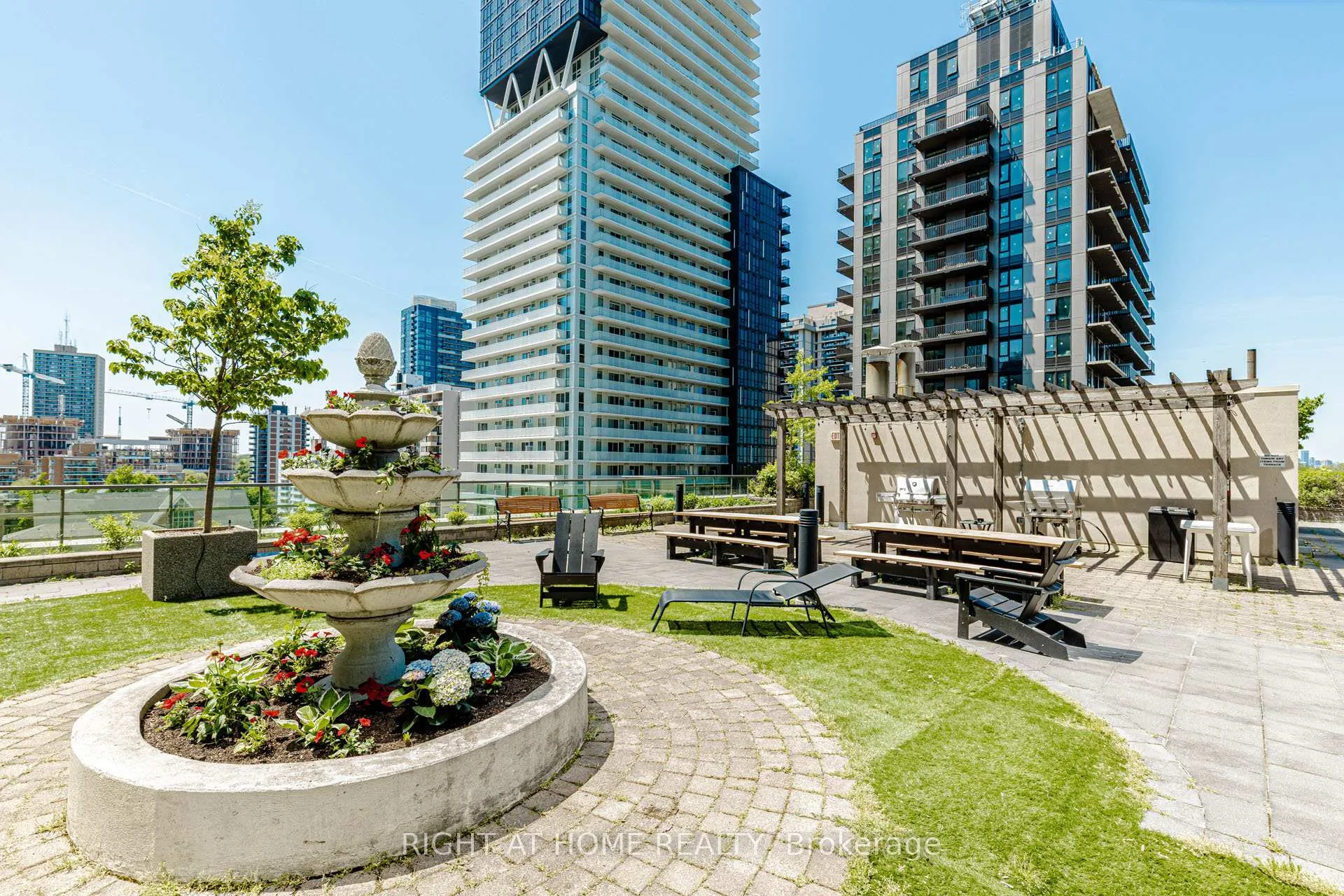 Photo 13 of Unit 1605, 88 Broadway Avenue E, Toronto, Mount Pleasant West — HOMEH