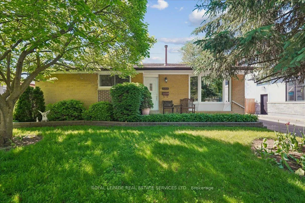 Front of 1309 Warwick Avenue