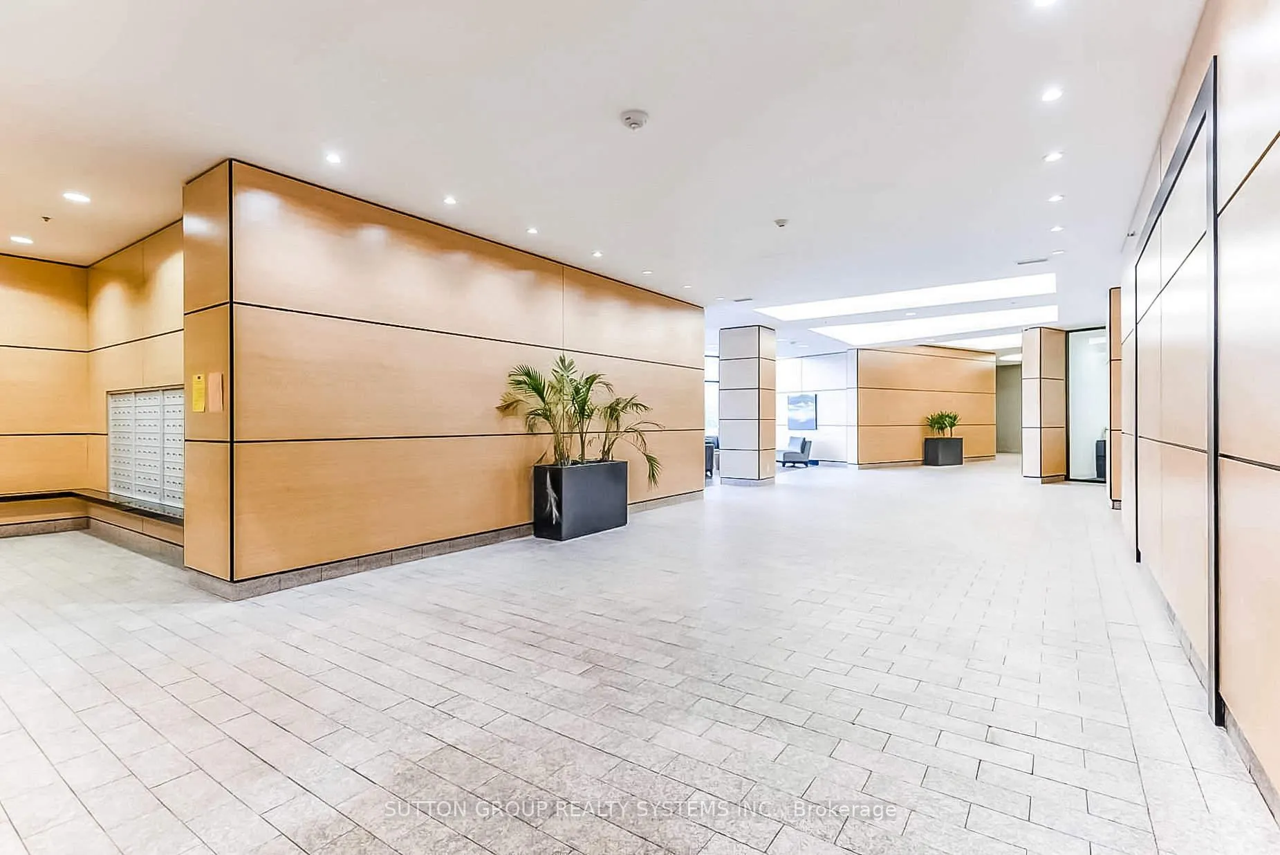 Photo 3 of Unit 2004, 2910 Highway 7 Road W, Vaughan, Concord — HOMEH