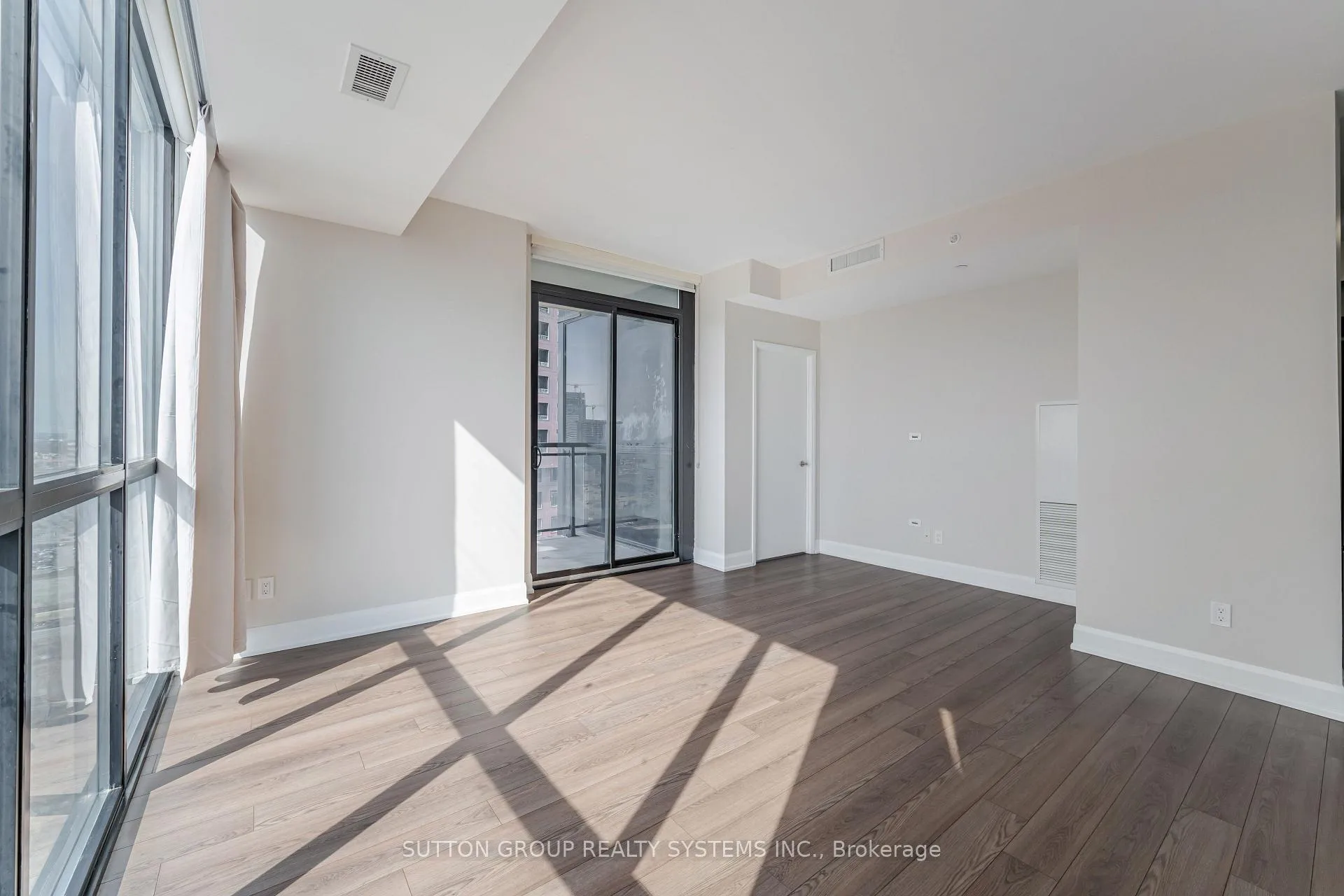 Photo 16 of Unit 2004, 2910 Highway 7 Road W, Vaughan, Concord — HOMEH