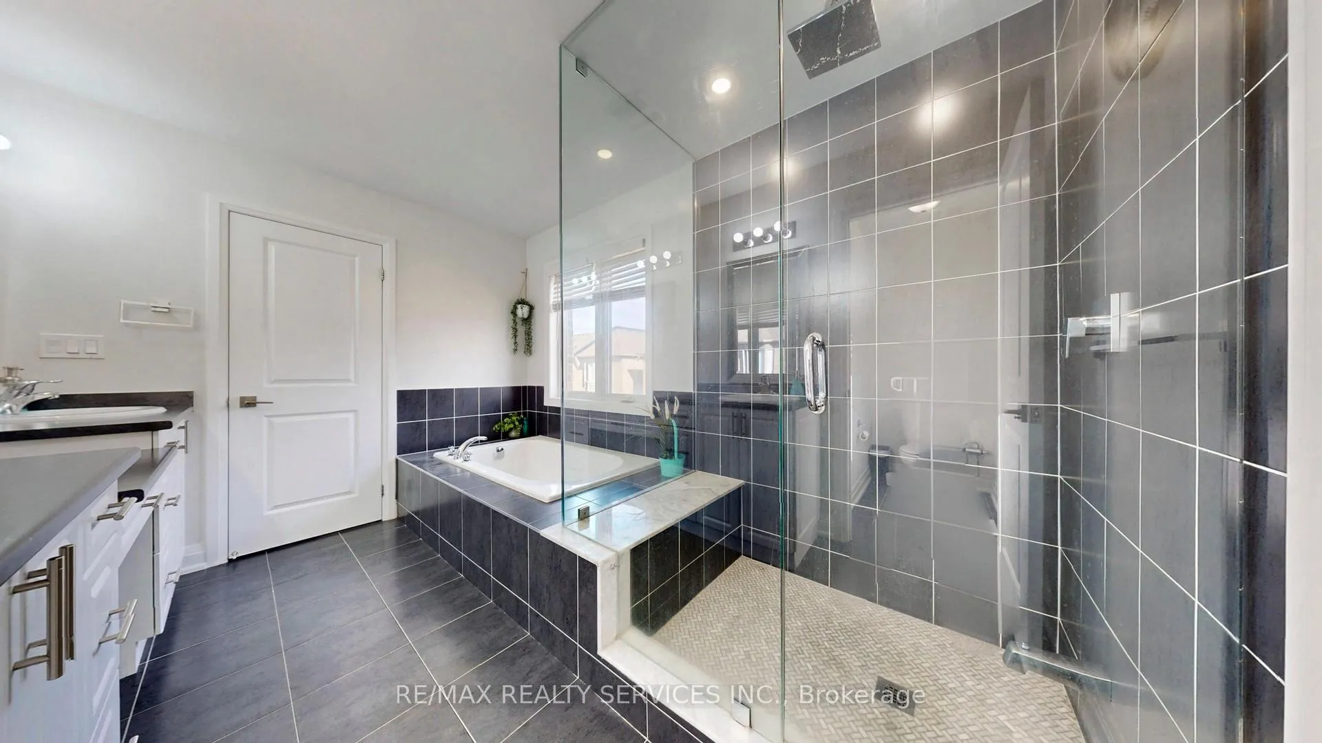 Photo 23 of 15 Rolling Rock Way, Brampton, Bram West — HOMEH