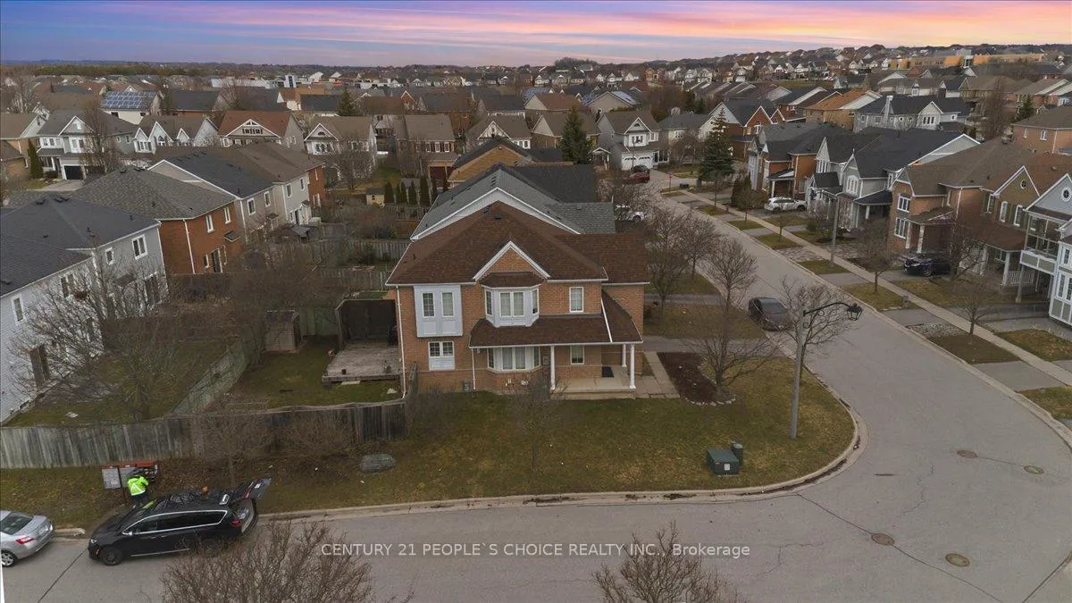 Photo 5 of 1456 Lyncroft Crescent, Oshawa, Taunton — HOMEH