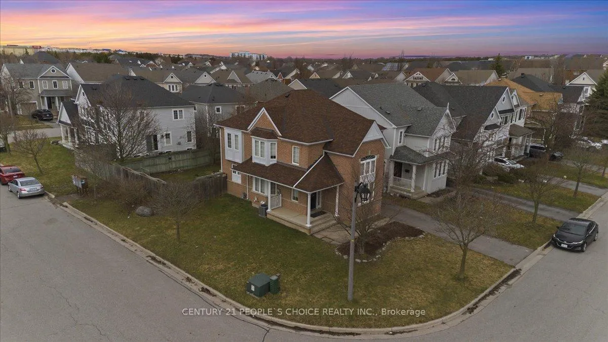Photo 10 of 1456 Lyncroft Crescent, Oshawa, Taunton — HOMEH
