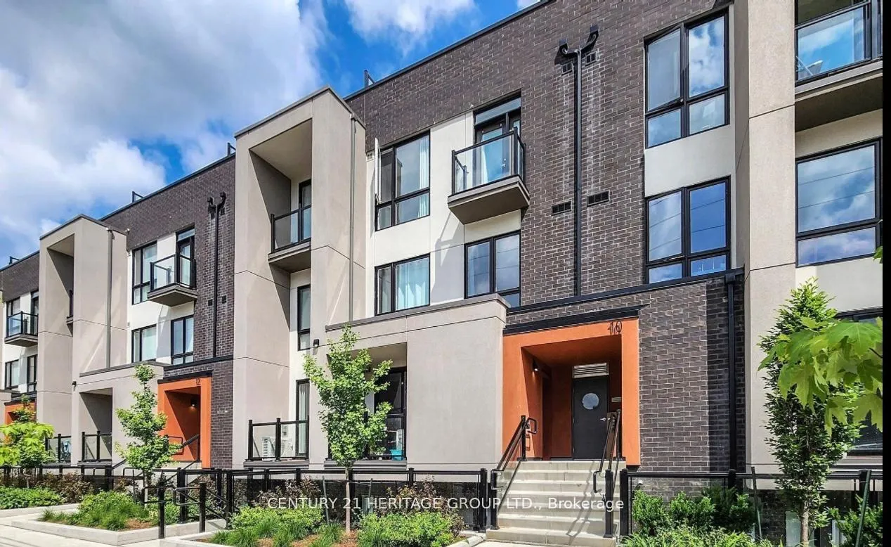 Front of Unit A3, 10 Marquette Avenue S