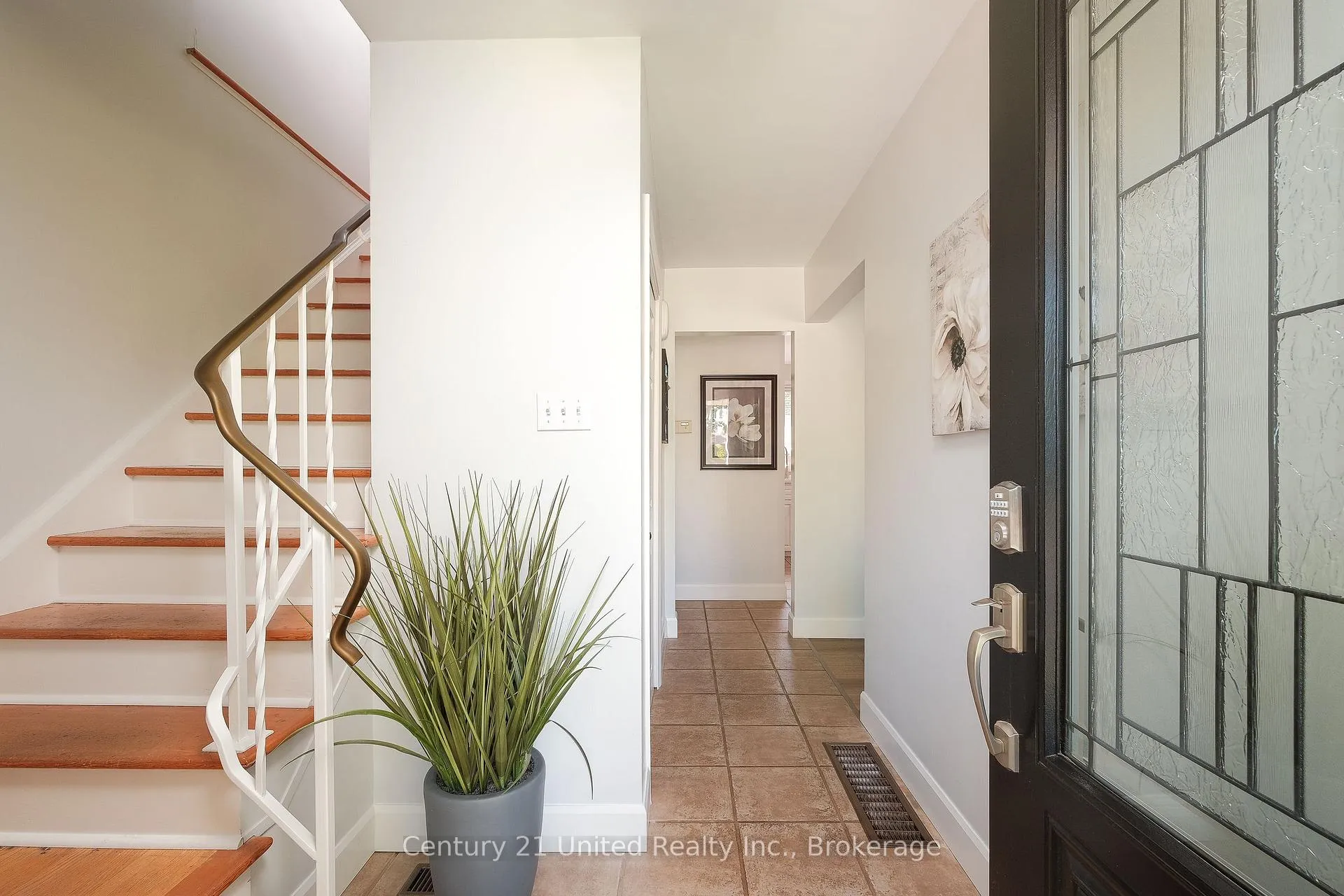 Photo 3 of 1233 Franklin Drive, Peterborough, Northcrest Ward 5 — HOMEH