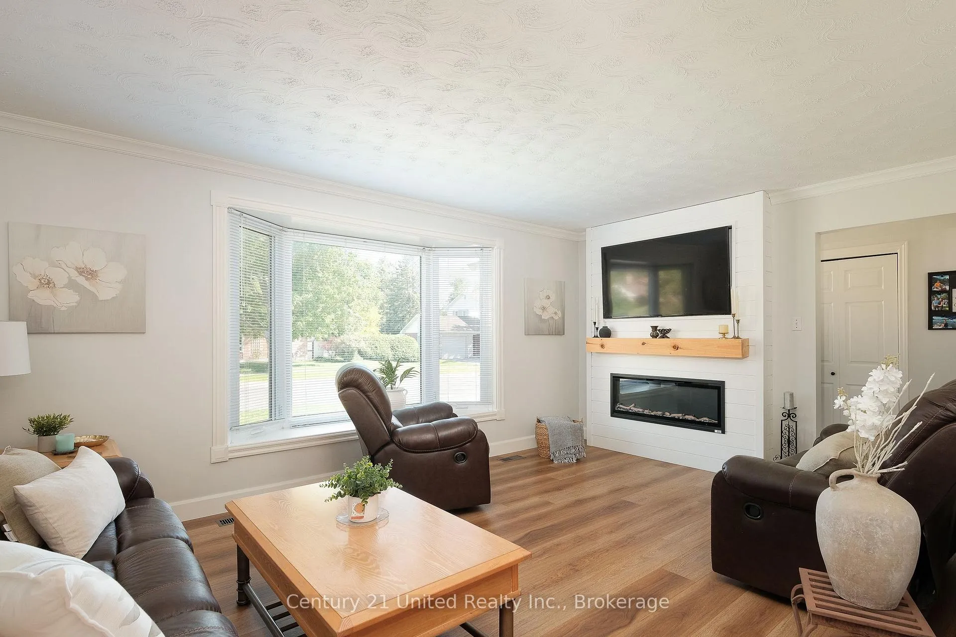 Photo 6 of 1233 Franklin Drive, Peterborough, Northcrest Ward 5 — HOMEH