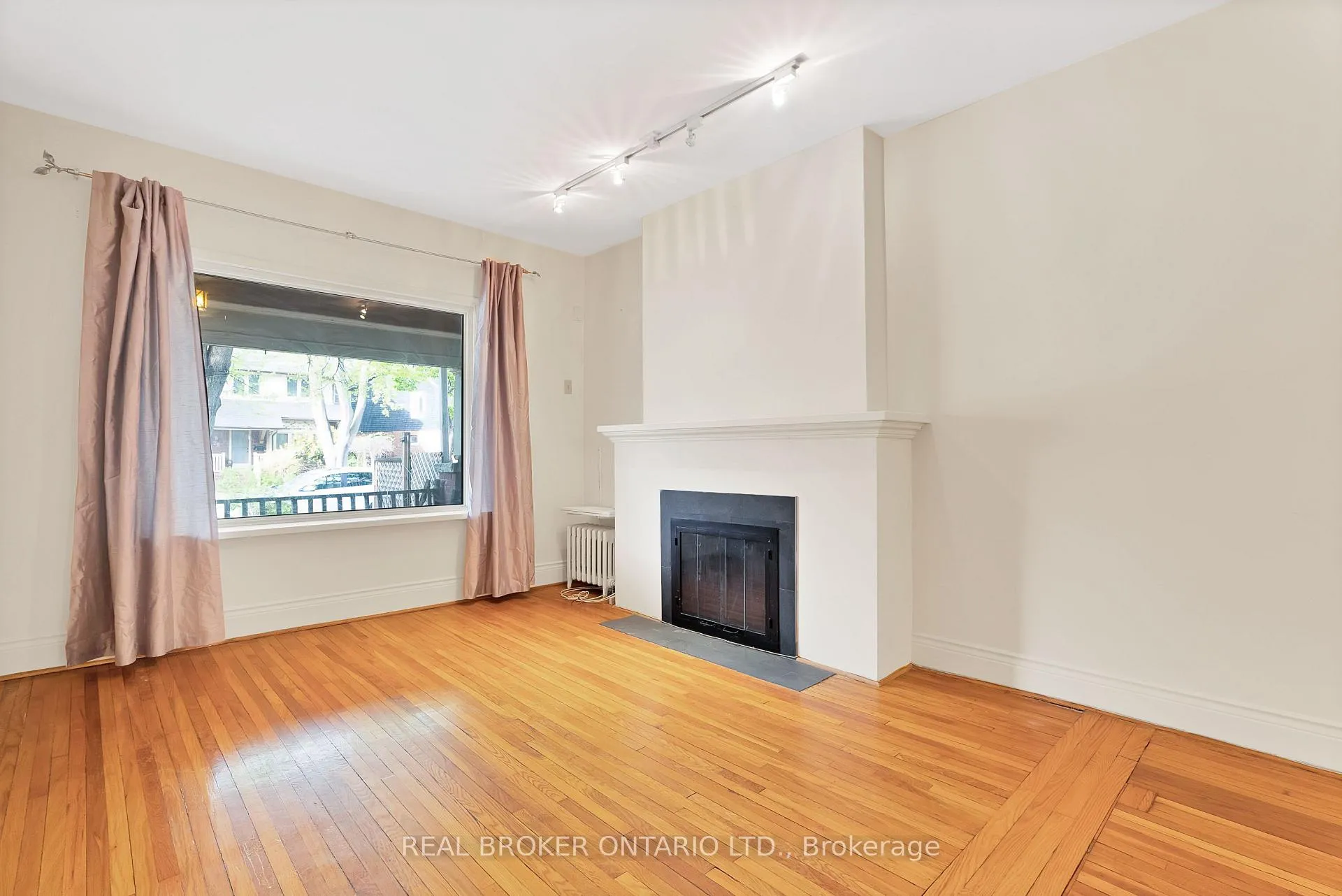 Photo 7 of Unit Main, 25 Dixon Avenue, Toronto, The Beaches — HOMEH