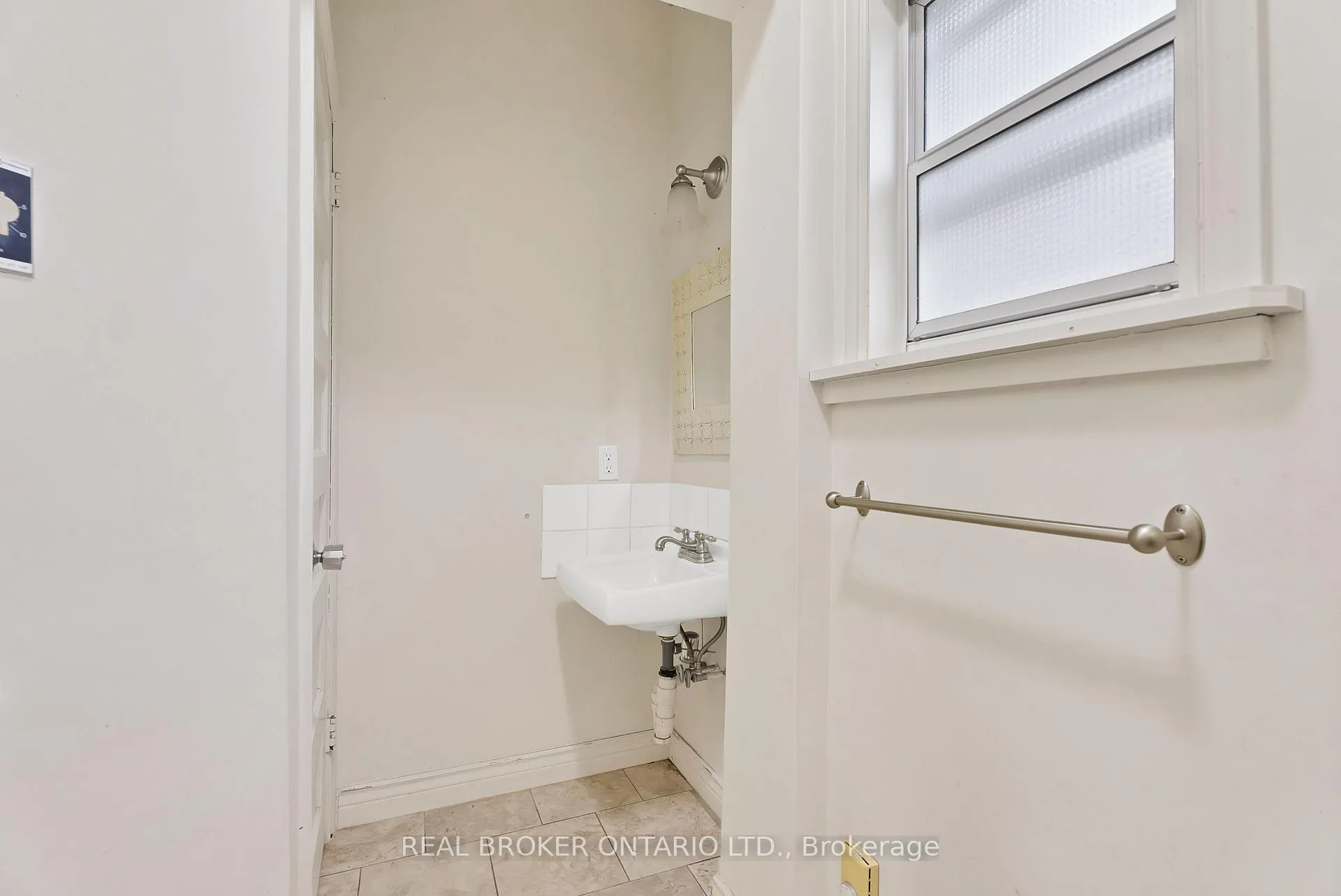Photo 19 of Unit Main, 25 Dixon Avenue, Toronto, The Beaches — HOMEH