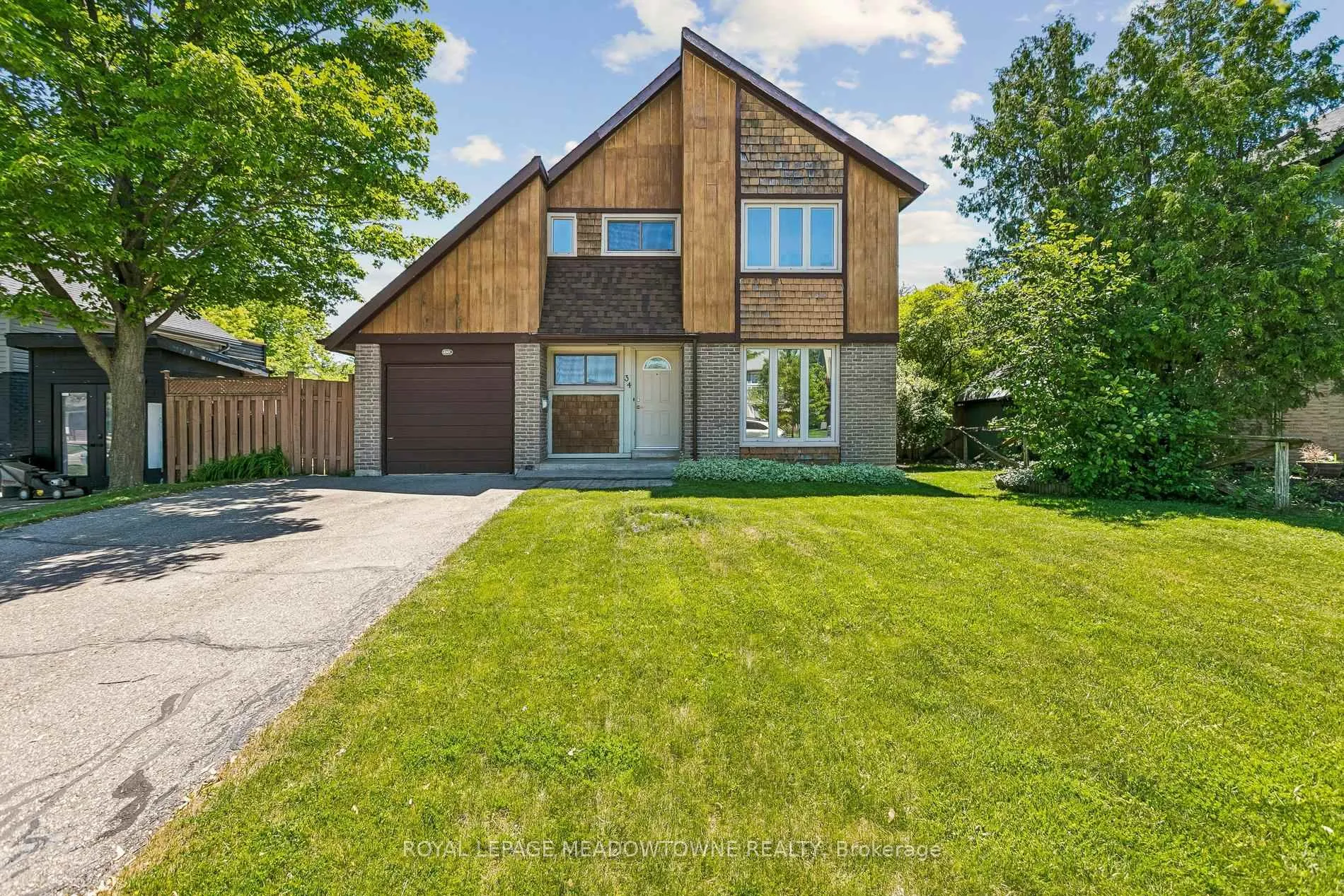 Photo 2 of 34 Plainsman Road, Mississauga, Streetsville — HOMEH