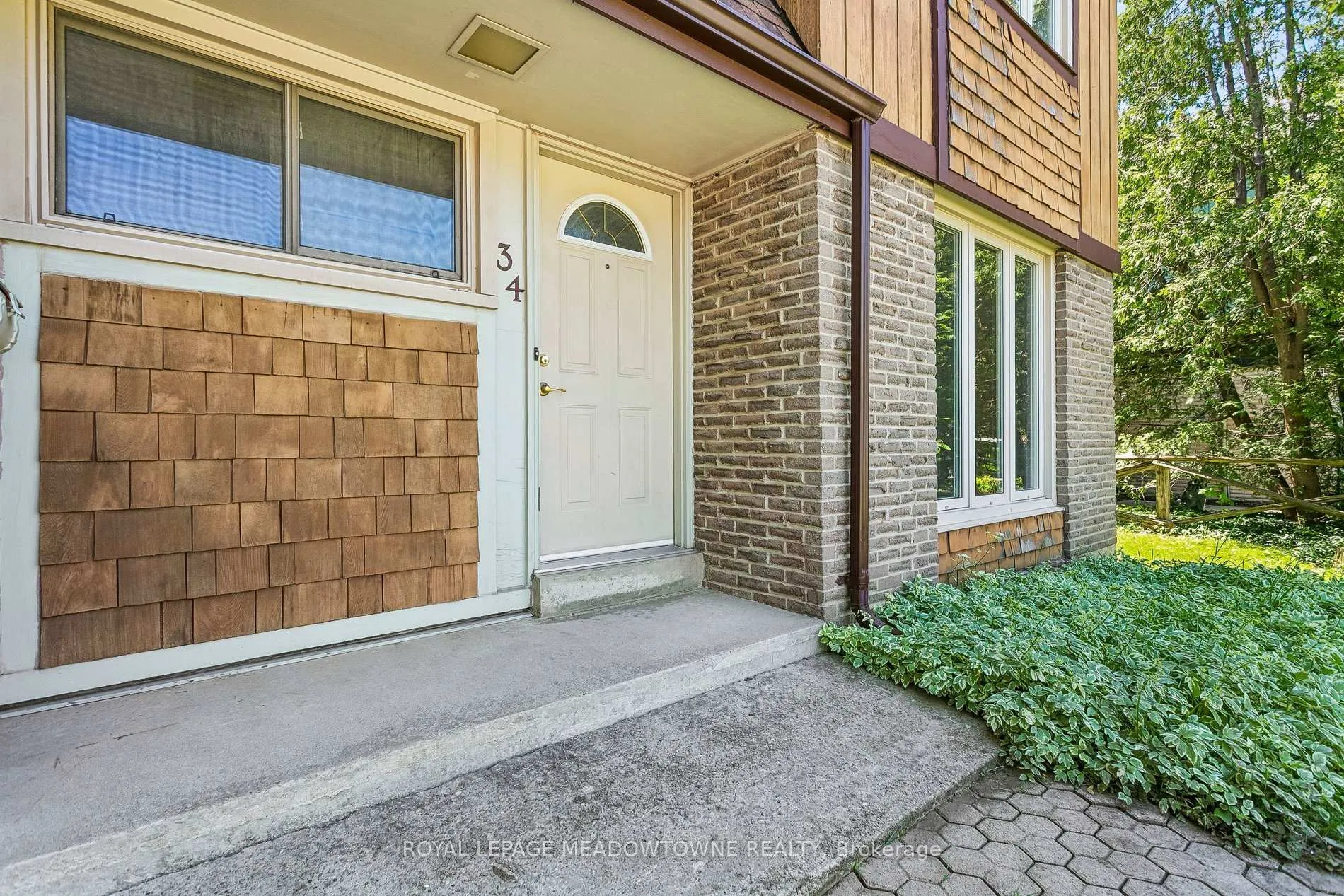 Photo 3 of 34 Plainsman Road, Mississauga, Streetsville — HOMEH