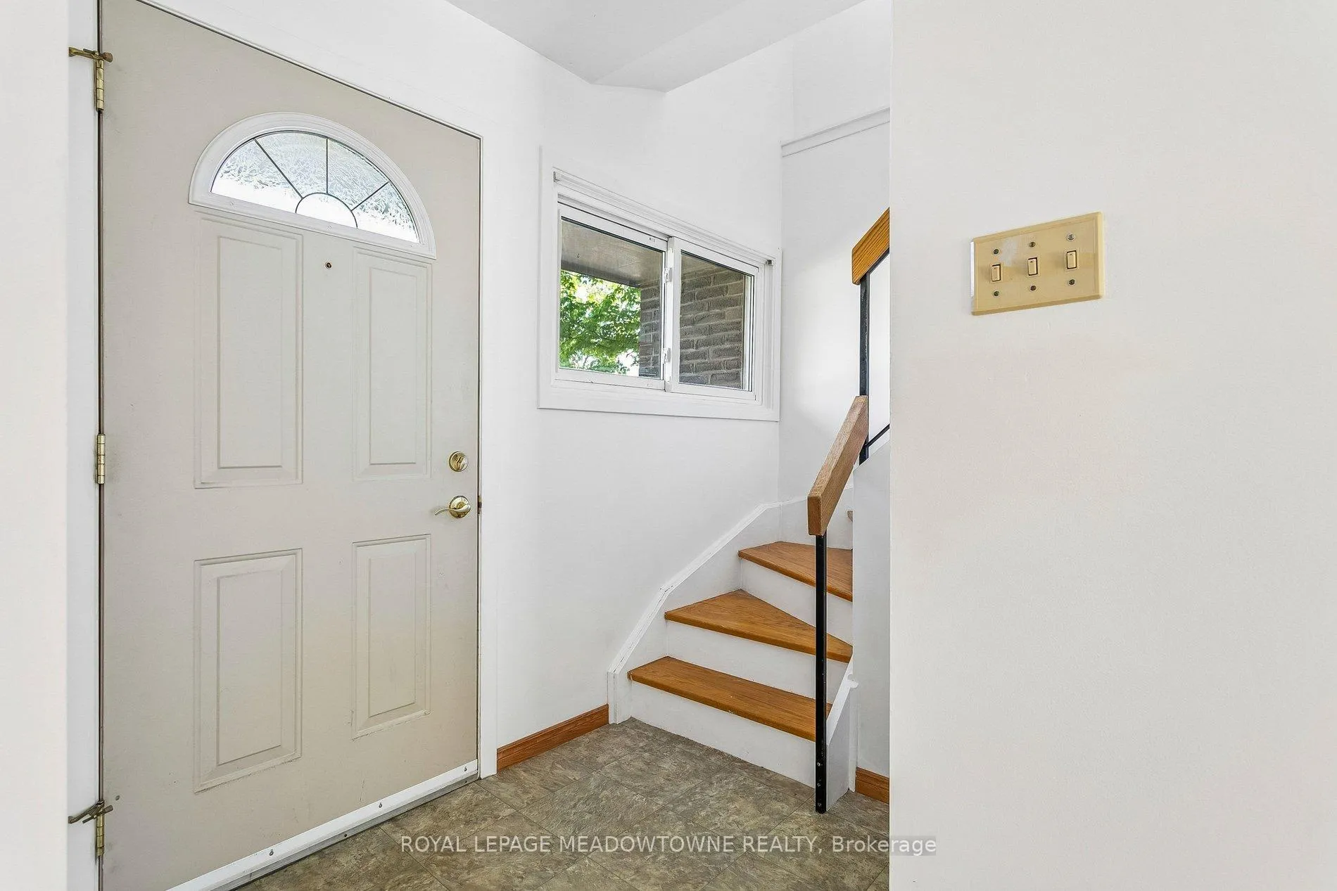 Photo 4 of 34 Plainsman Road, Mississauga, Streetsville — HOMEH