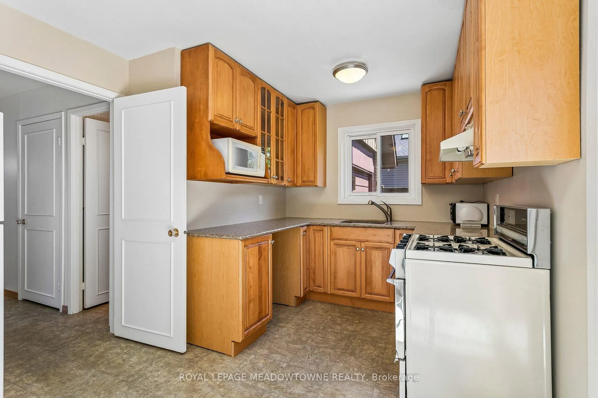 Photo 14 of 34 Plainsman Road, Mississauga, Streetsville — HOMEH