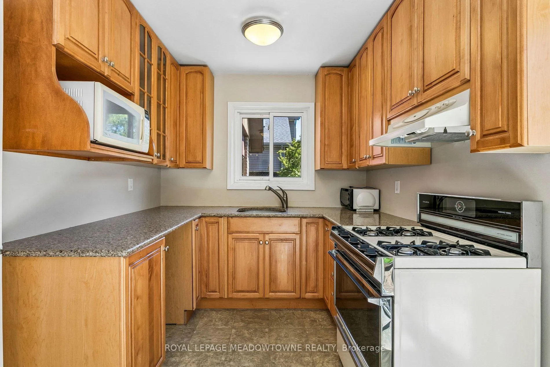 Photo 16 of 34 Plainsman Road, Mississauga, Streetsville — HOMEH