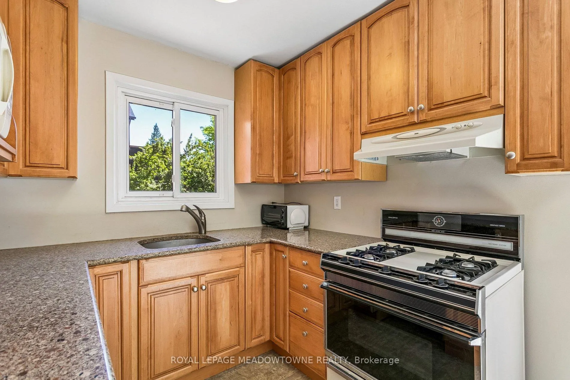 Photo 18 of 34 Plainsman Road, Mississauga, Streetsville — HOMEH