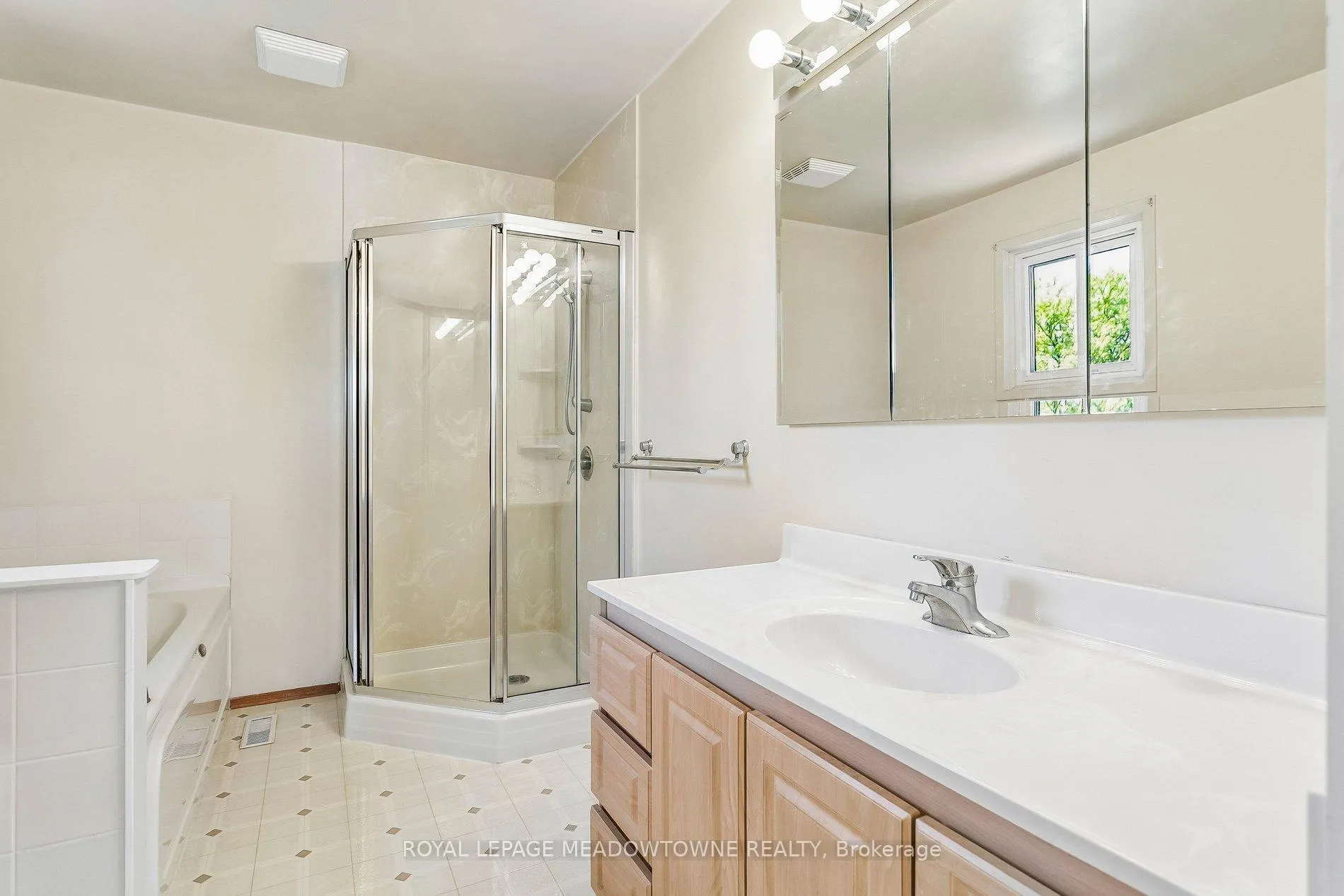 Photo 31 of 34 Plainsman Road, Mississauga, Streetsville — HOMEH