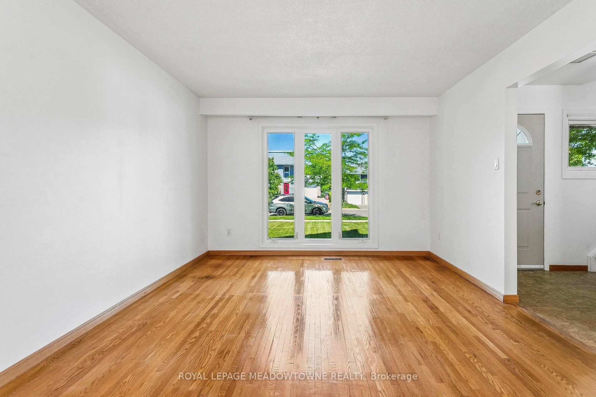 Photo 6 of 34 Plainsman Road, Mississauga, Streetsville — HOMEH