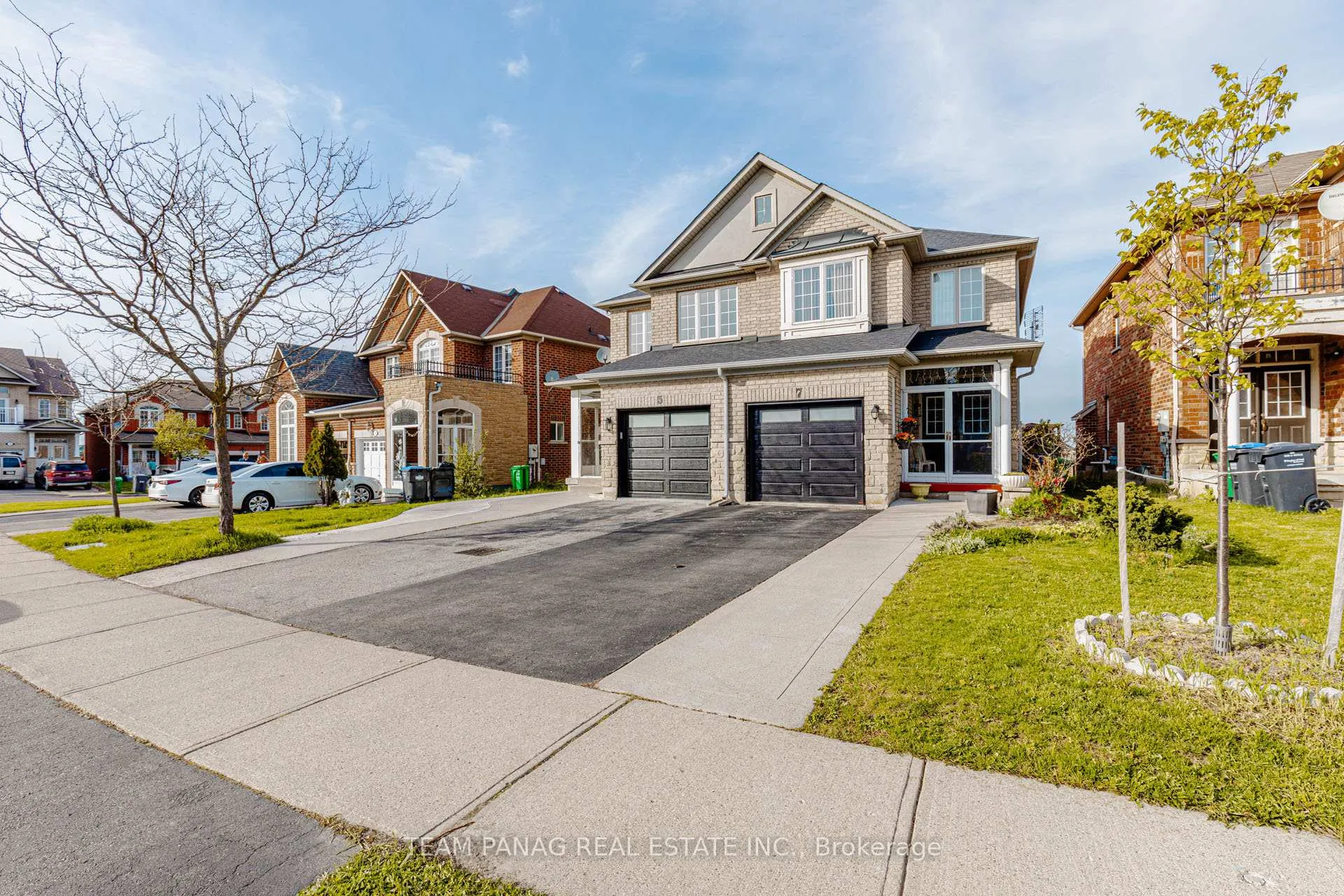 Photo 3 of 7 Cherryplum Way, Brampton, Bramalea North Industrial — HOMEH